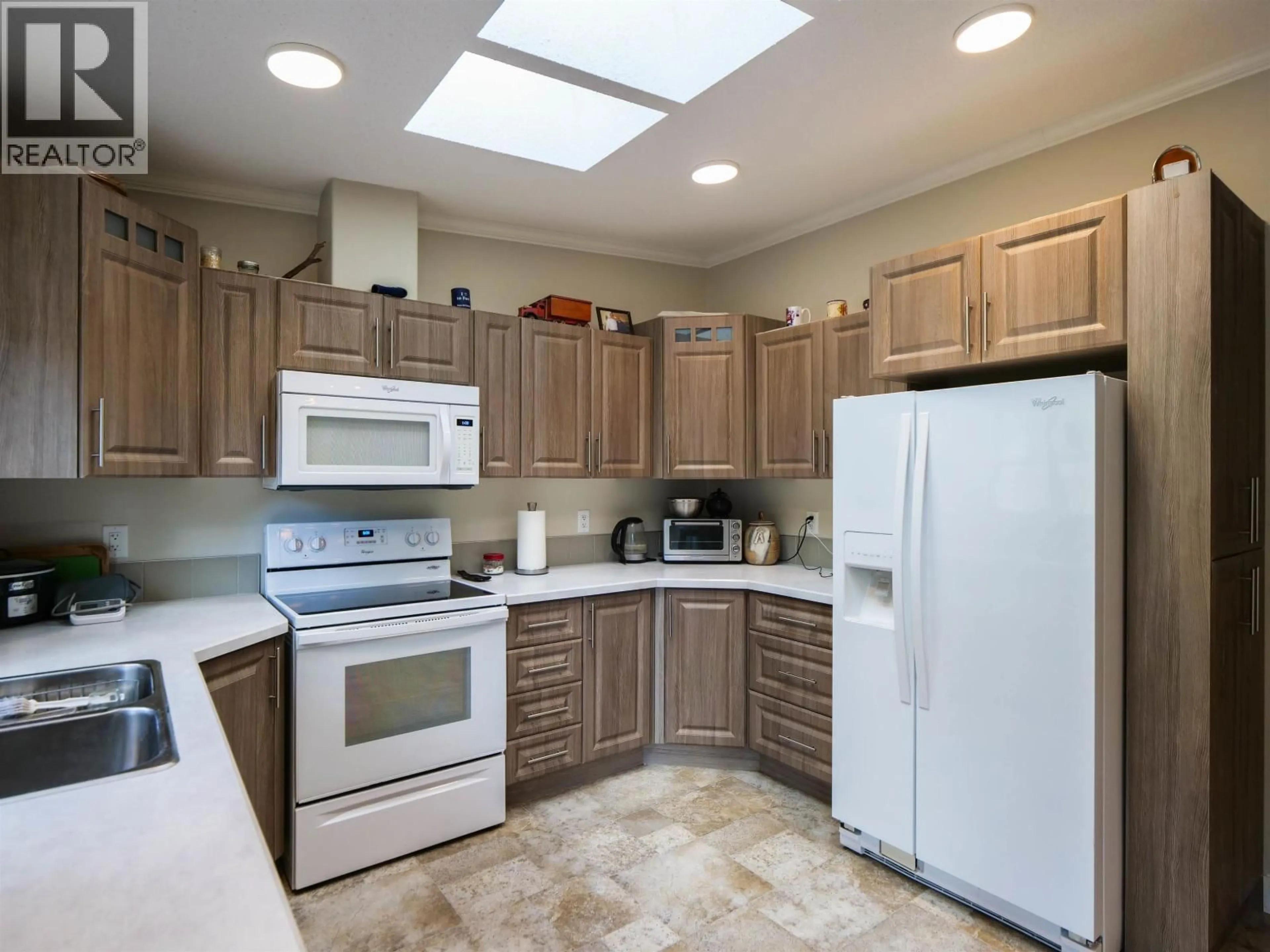 Standard kitchen, ceramic/tile floor for 2281 BLACKWATER ROAD, Quesnel British Columbia V2J7C5