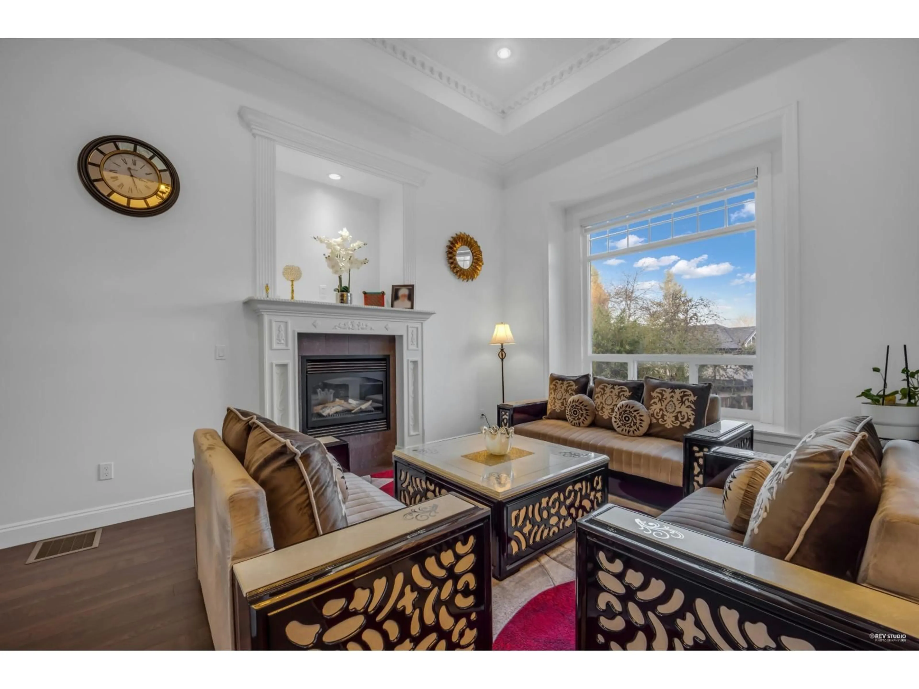 Living room with furniture, unknown for 9933 116A STREET, Surrey British Columbia V3V7K5