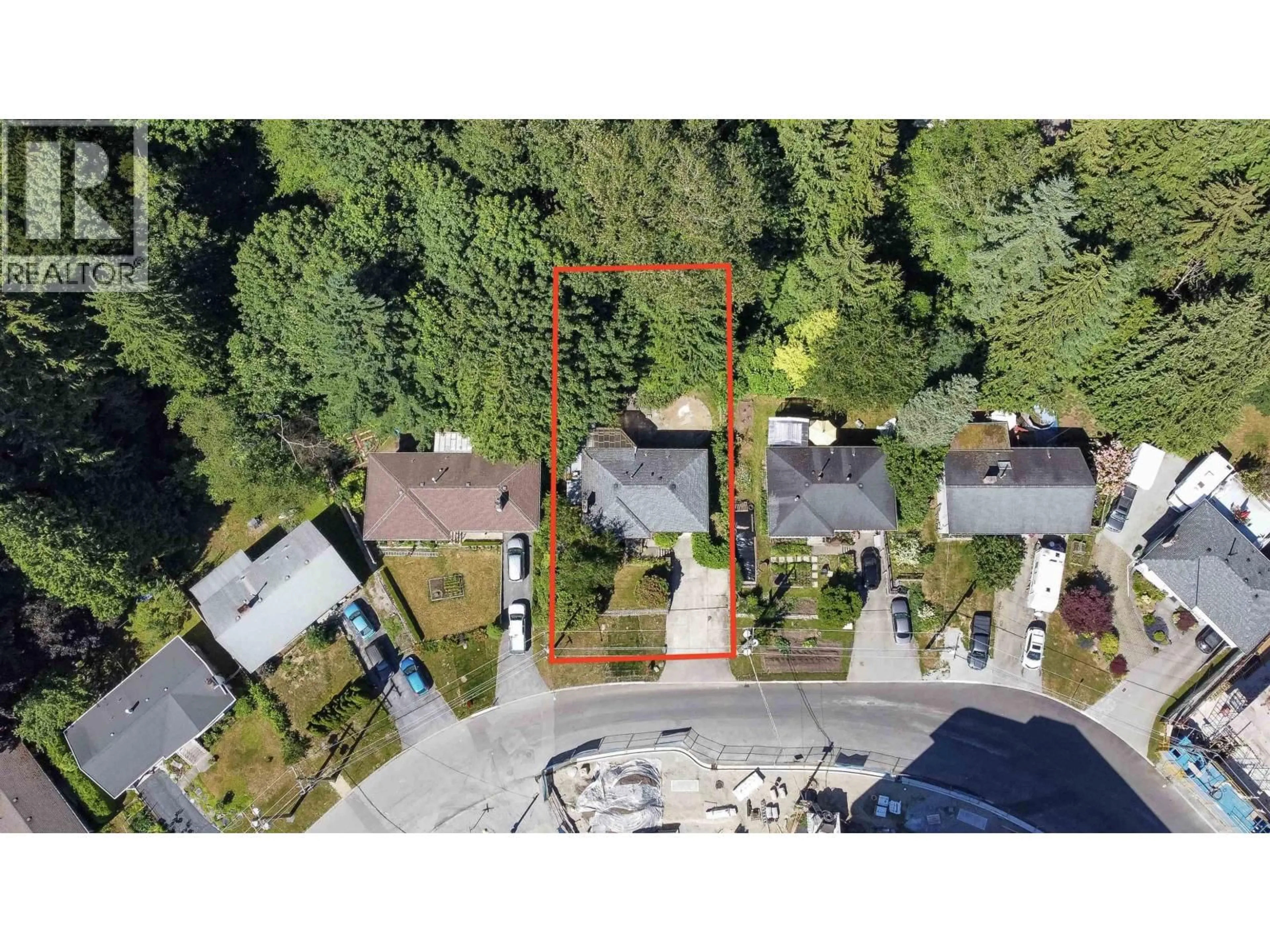 A pic from outside/outdoor area/front of a property/back of a property/a pic from drone, street for 646 CLAREMONT STREET, Coquitlam British Columbia V3J3T4