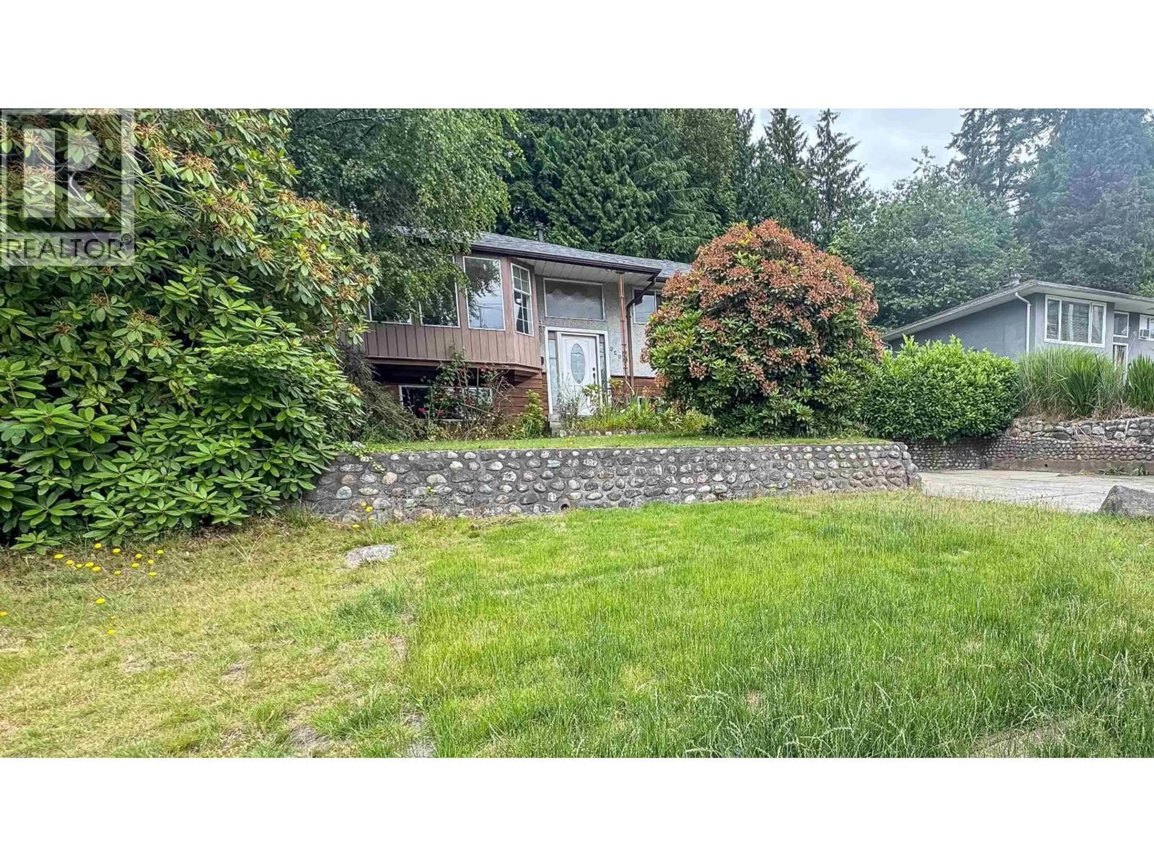 A pic from outside/outdoor area/front of a property/back of a property/a pic from drone, unknown for 646 CLAREMONT STREET, Coquitlam British Columbia V3J3T4