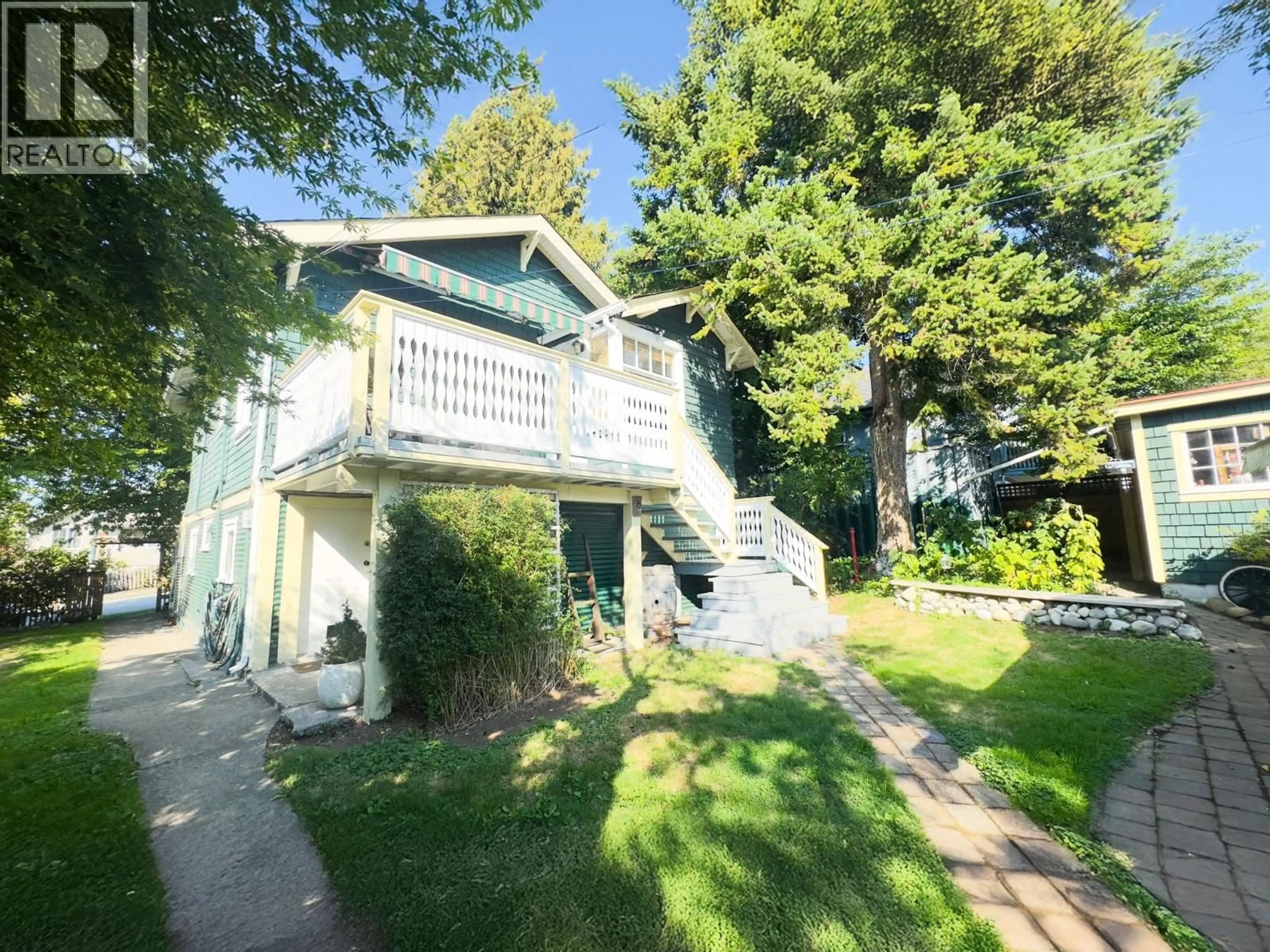 A pic from outside/outdoor area/front of a property/back of a property/a pic from drone, street for 3336 GEORGIA STREET, Vancouver British Columbia V5K2L4