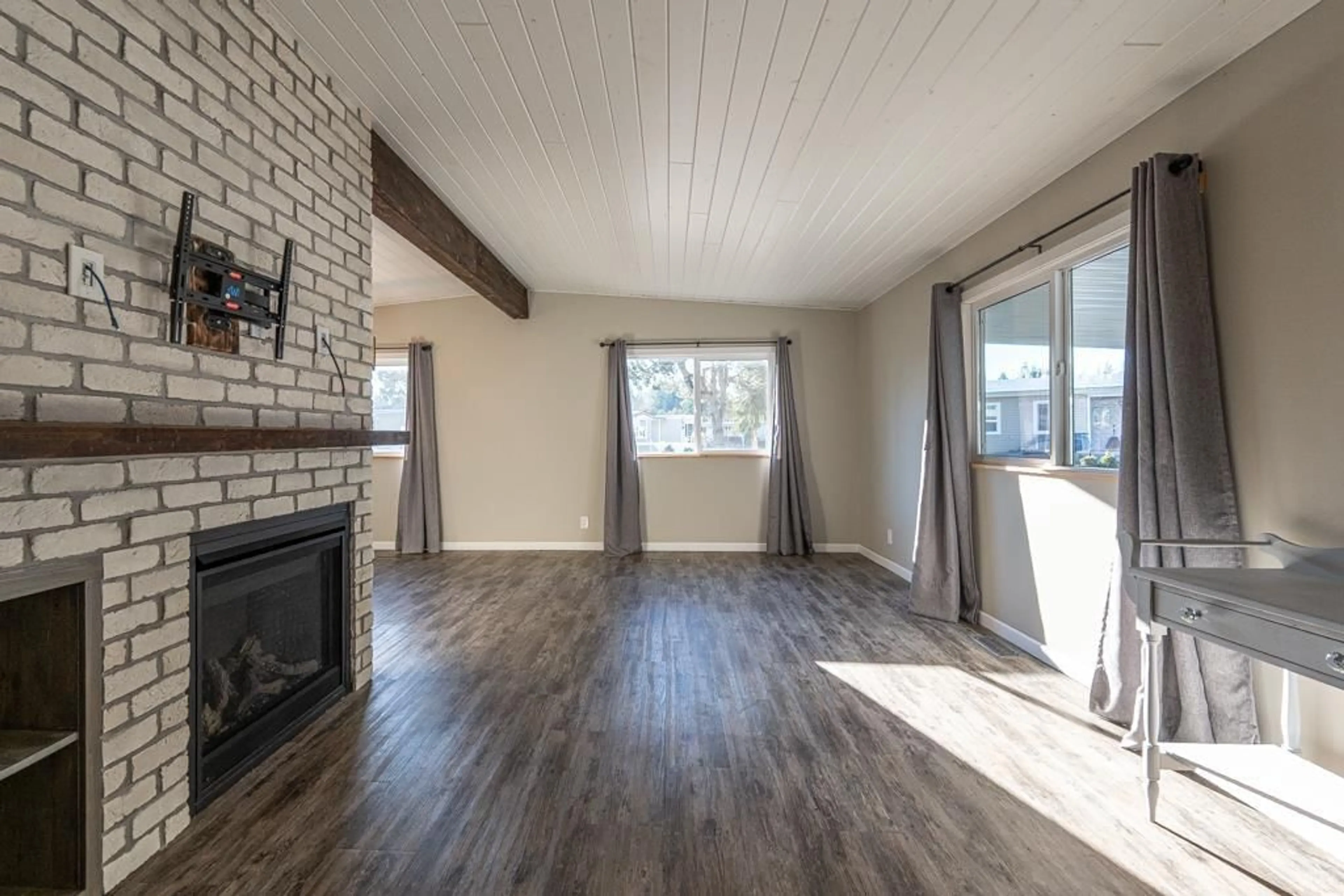 Living room with furniture, wood/laminate floor for 149 - 3665 244 STREET, Langley British Columbia V2Z1N1