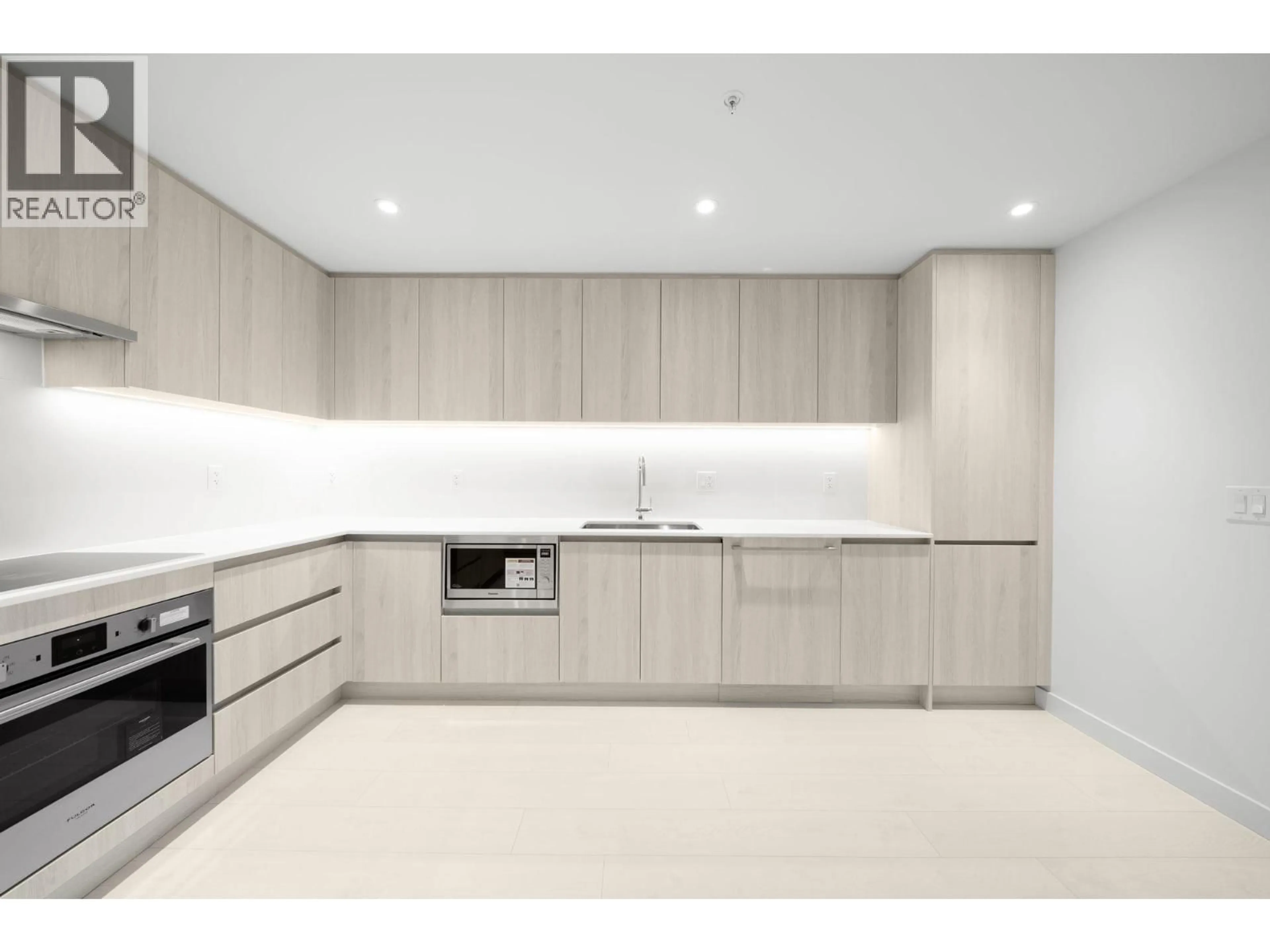 Standard kitchen, unknown for 406 - 4928 QUEBEC STREET, Vancouver British Columbia V5W2N2
