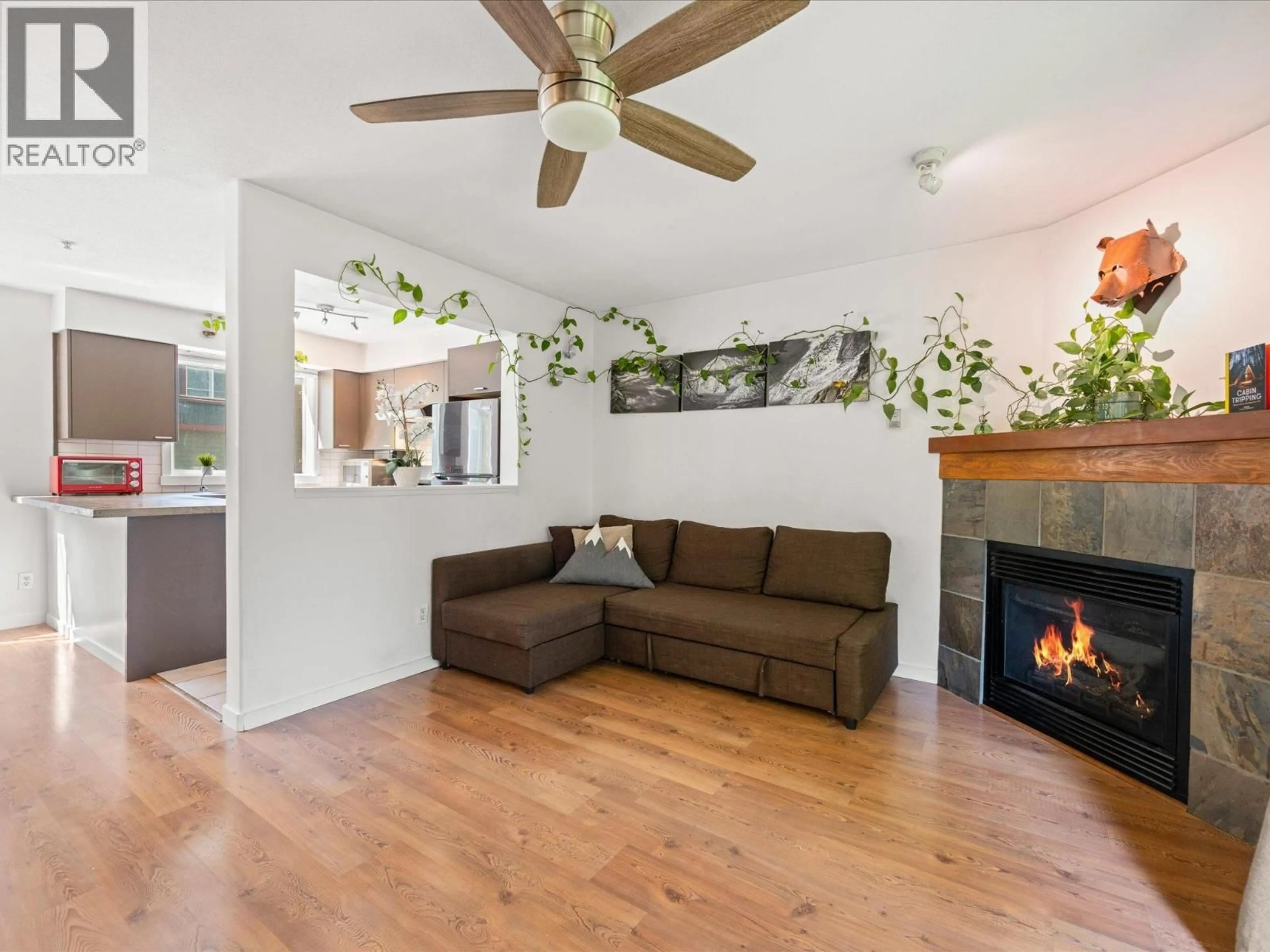 Living room with furniture, wood/laminate floor for 18 - 1450 VINE ROAD, Pemberton British Columbia V0N2L1