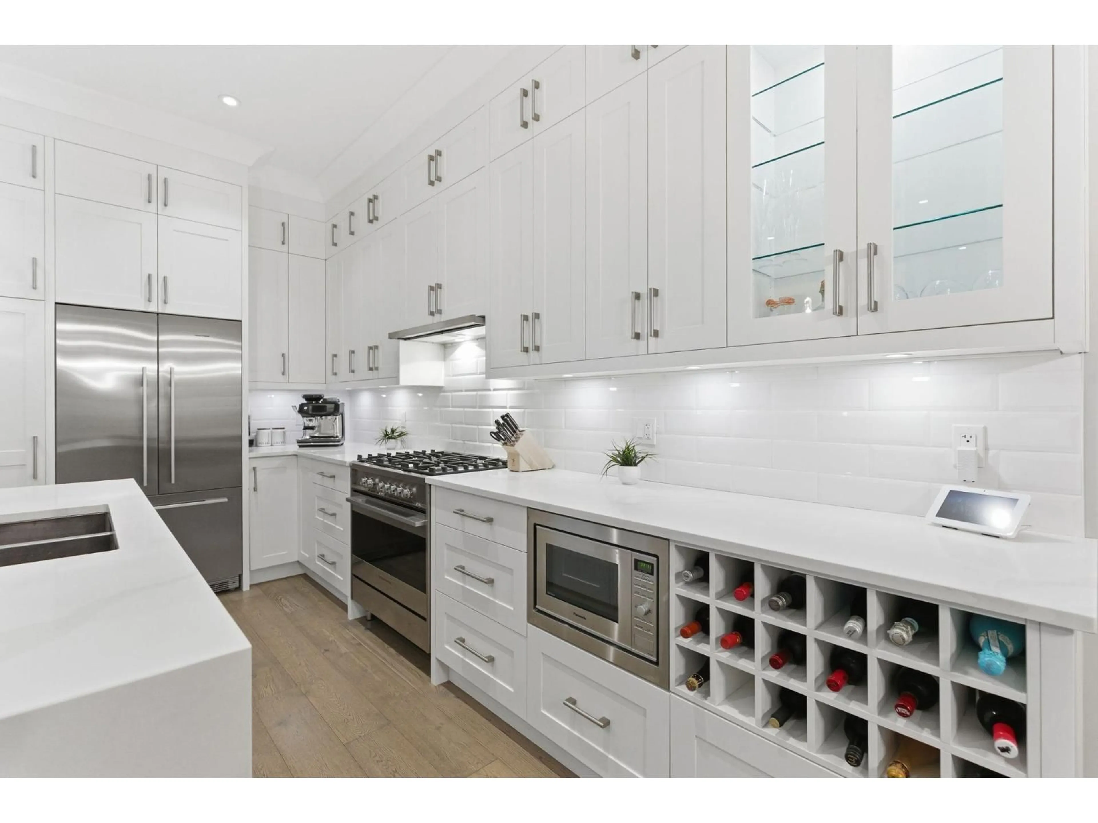 Contemporary kitchen, ceramic/tile floor for 15786 23B AVENUE, Surrey British Columbia V4A9Y4