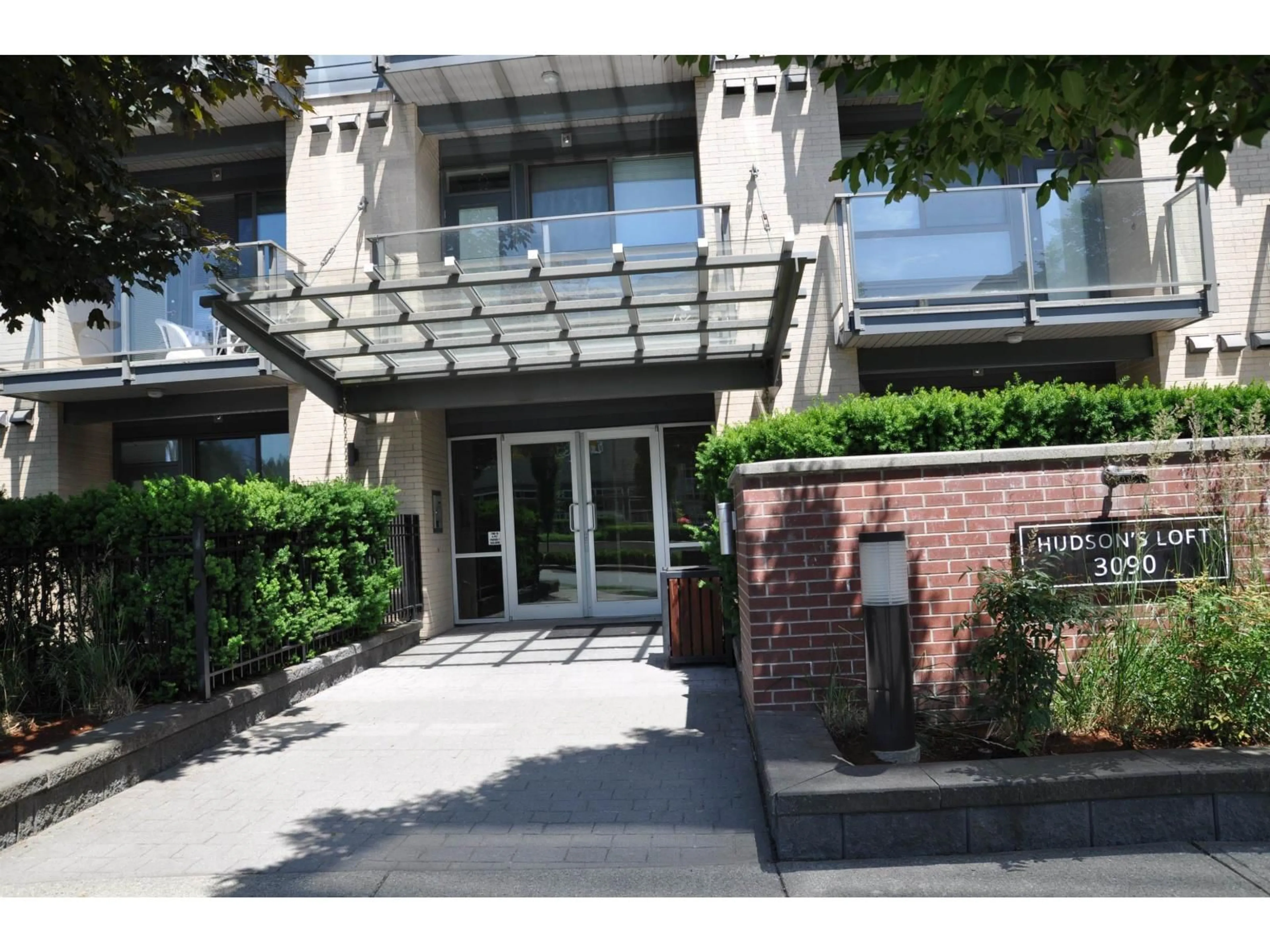 Indoor foyer for 206 - 3090 GLADWIN ROAD, Abbotsford British Columbia V2T0G2