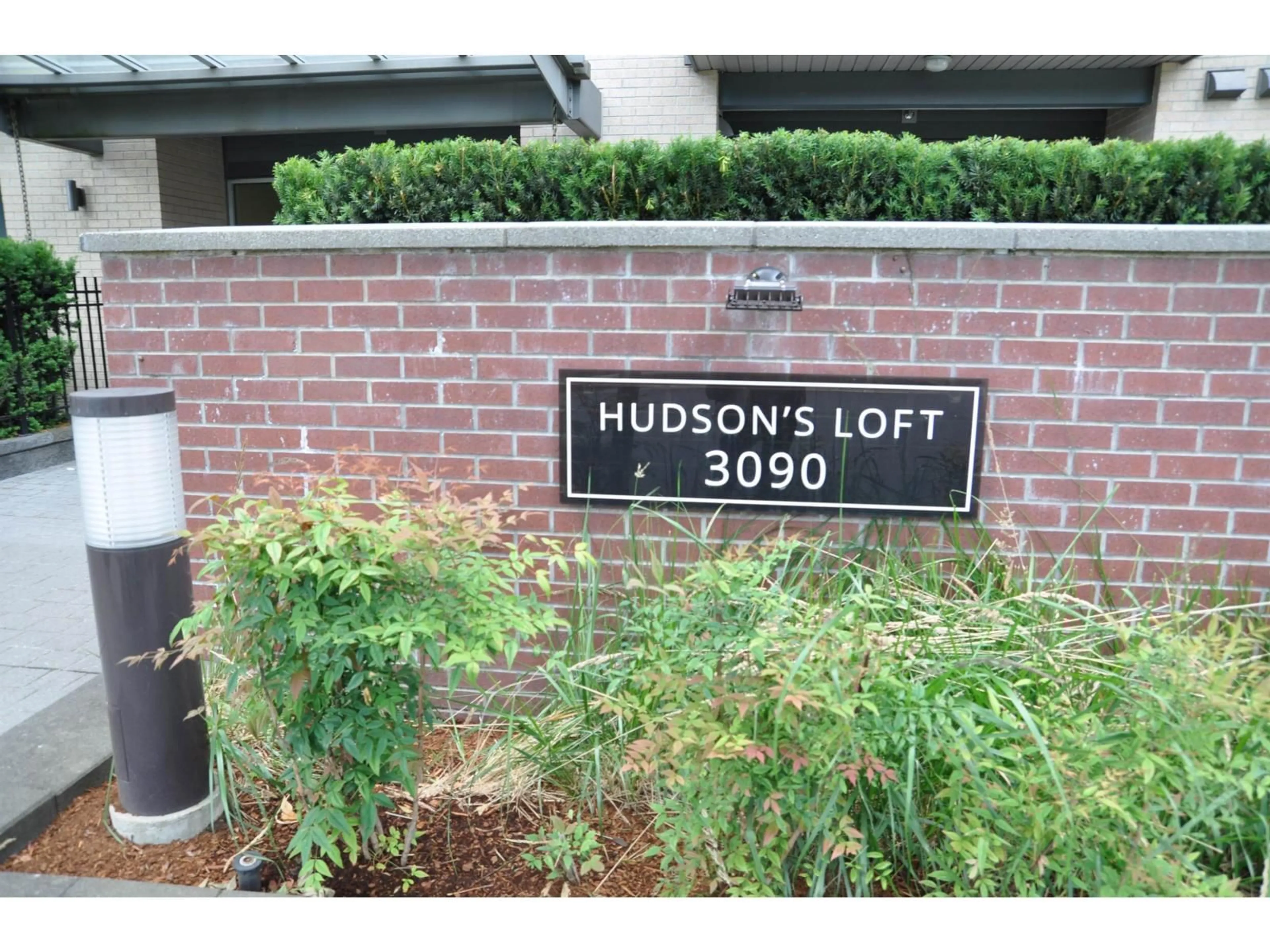 Indoor foyer for 206 - 3090 GLADWIN ROAD, Abbotsford British Columbia V2T0G2