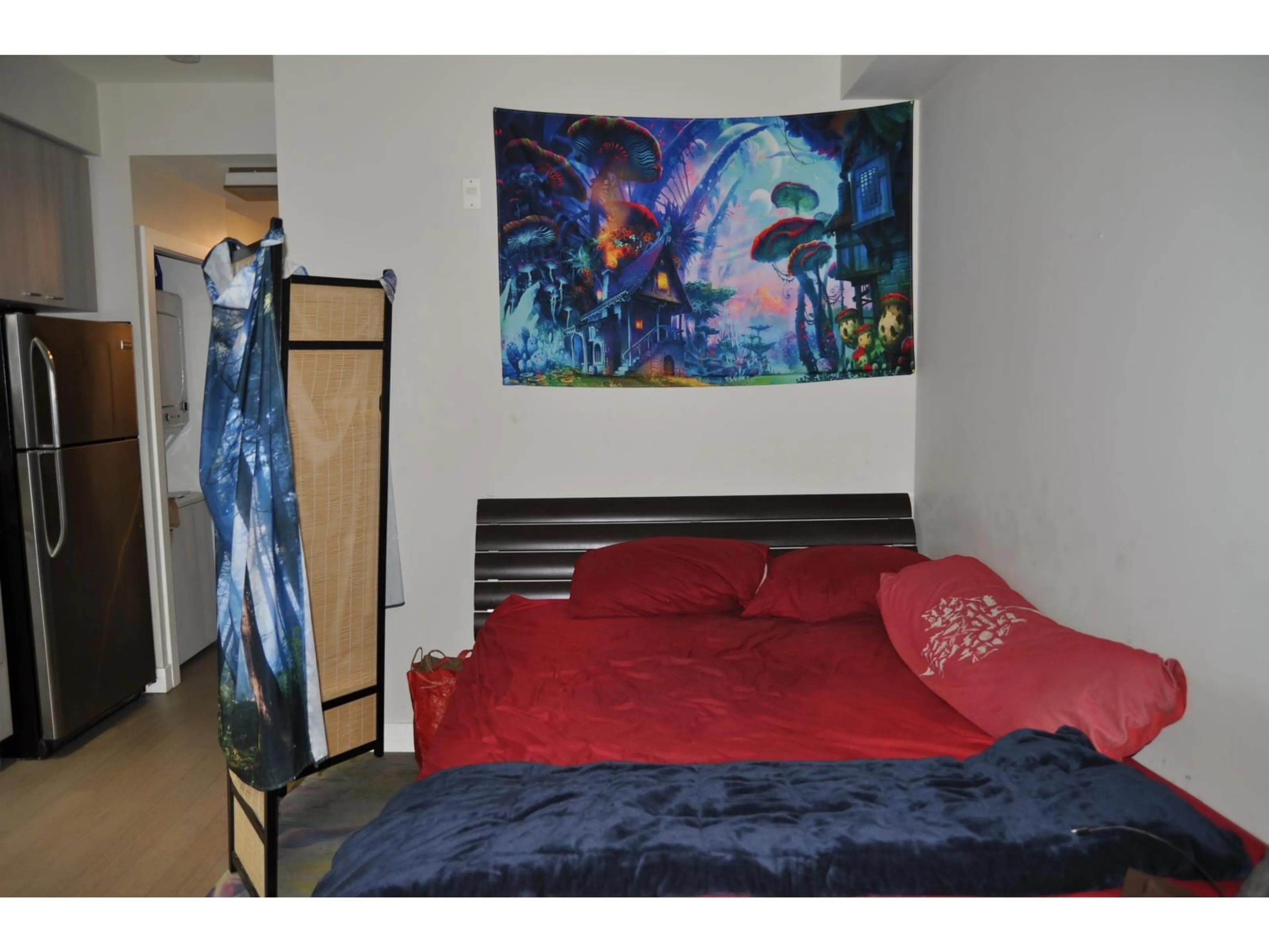 Bedroom with bed, wood/laminate floor for 206 - 3090 GLADWIN ROAD, Abbotsford British Columbia V2T0G2