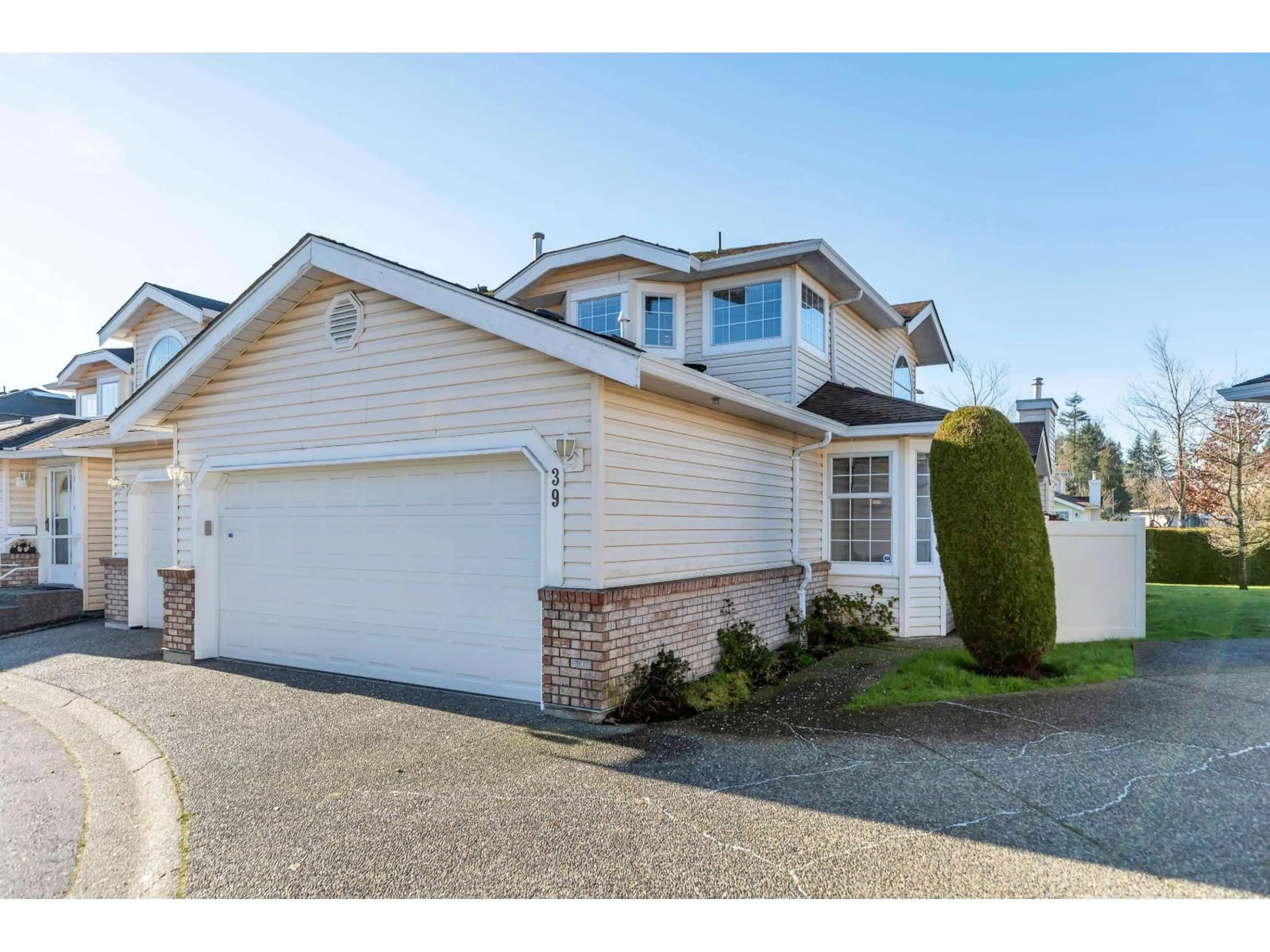 Home with vinyl exterior material, street for 39 - 9168 FLEETWOOD WAY, Surrey British Columbia V3R0P1