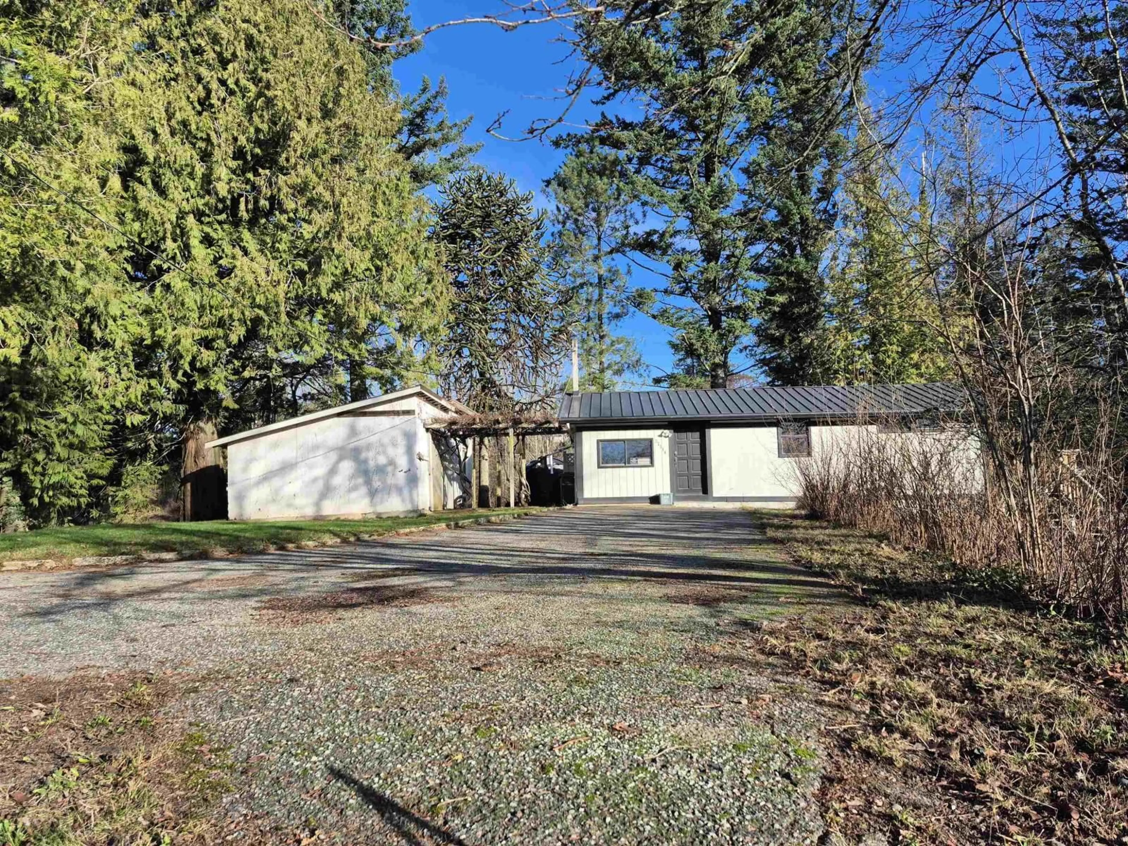 A pic from outside/outdoor area/front of a property/back of a property/a pic from drone, street for 37318 WARD ROAD, Abbotsford British Columbia V3G2K6