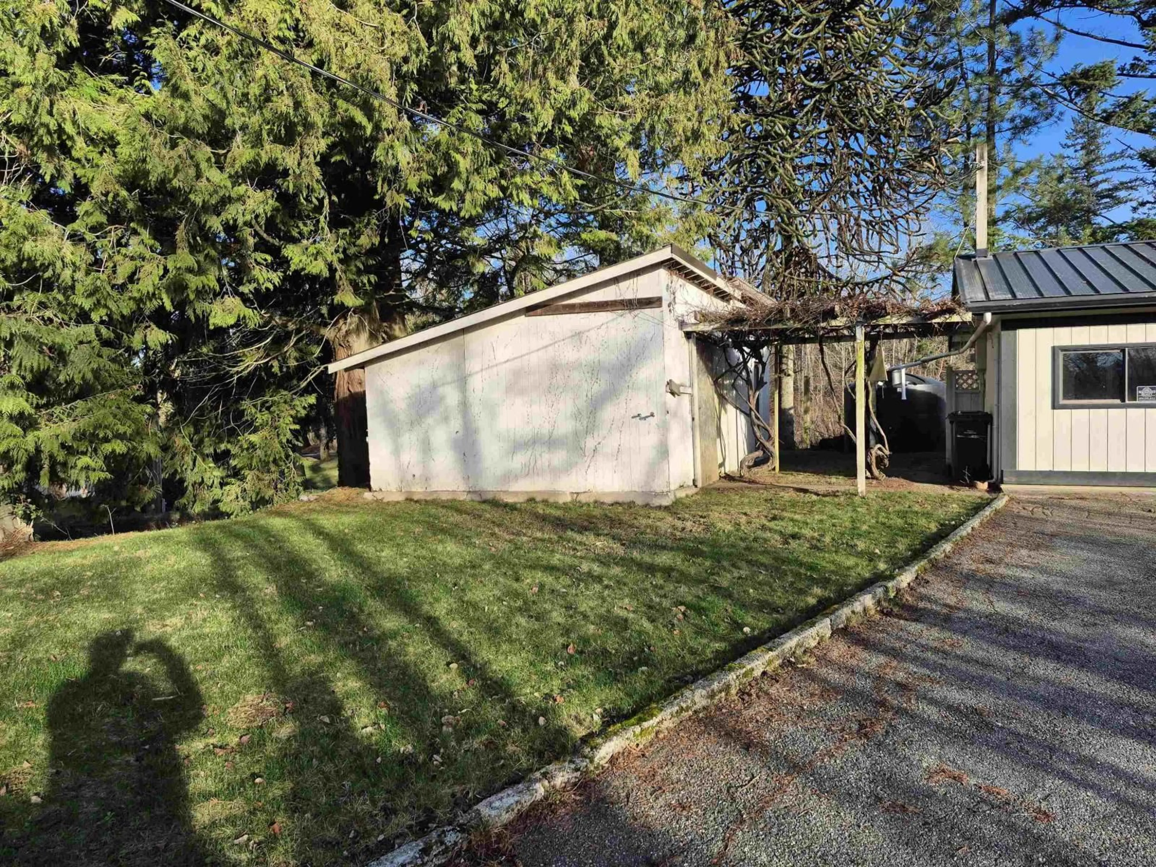 A pic from outside/outdoor area/front of a property/back of a property/a pic from drone, street for 37318 WARD ROAD, Abbotsford British Columbia V3G2K6