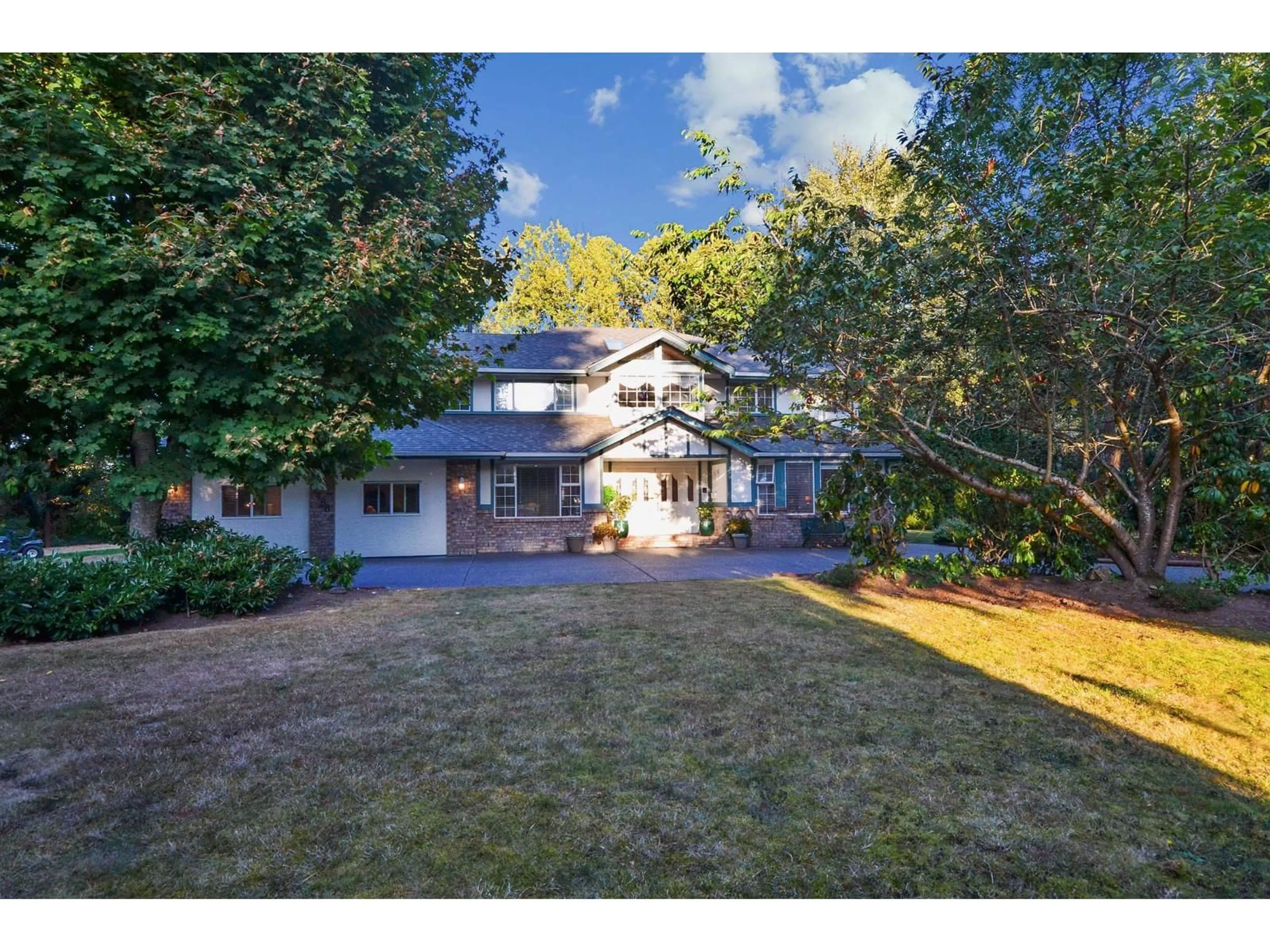 A pic from outside/outdoor area/front of a property/back of a property/a pic from drone, street for 2488 139 STREET, Surrey British Columbia V4P1S2