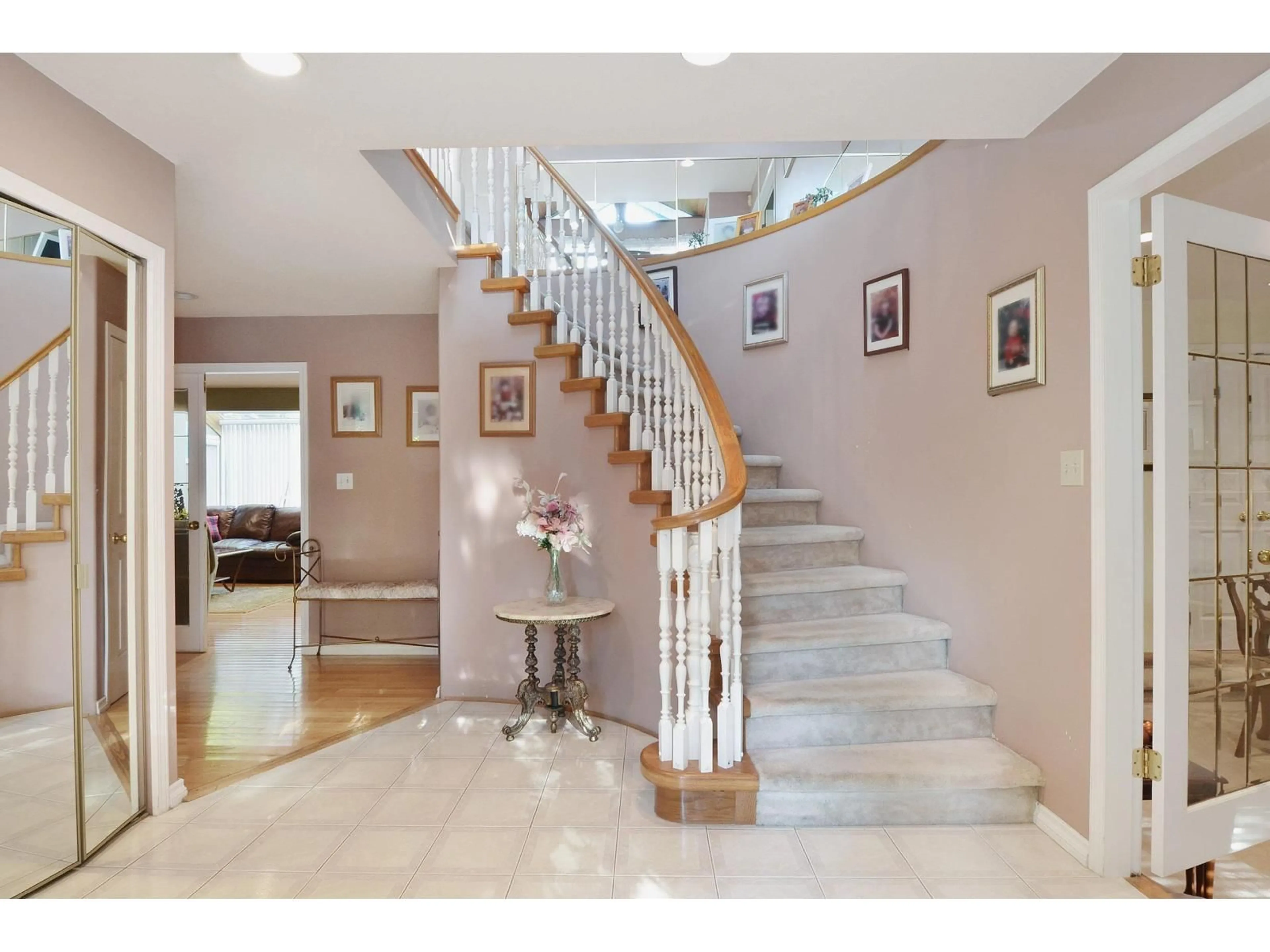 Indoor foyer for 2488 139 STREET, Surrey British Columbia V4P1S2