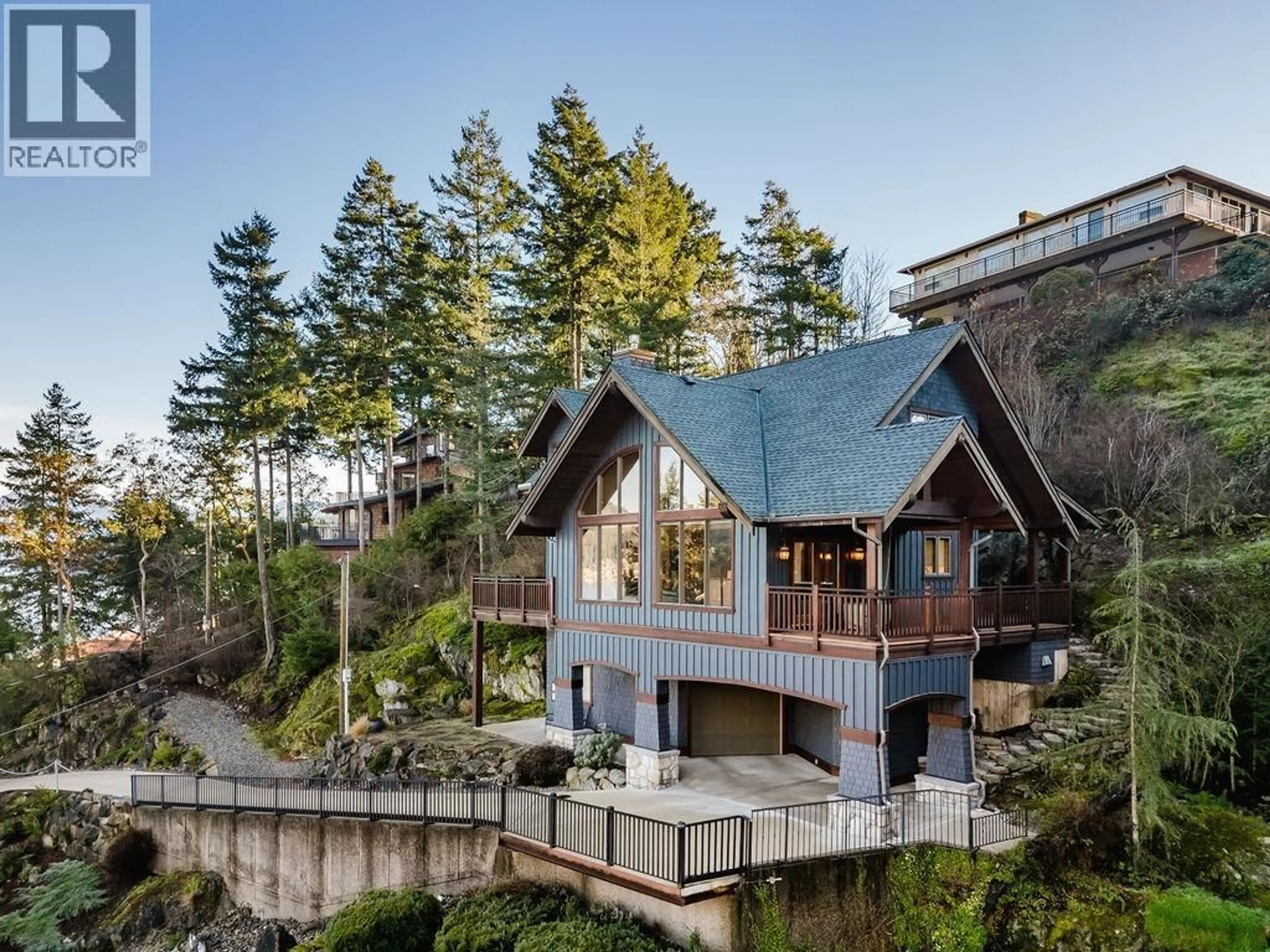 A pic from outside/outdoor area/front of a property/back of a property/a pic from drone, unknown for 401 SKYLINE DRIVE, Gibsons British Columbia V0N1V8