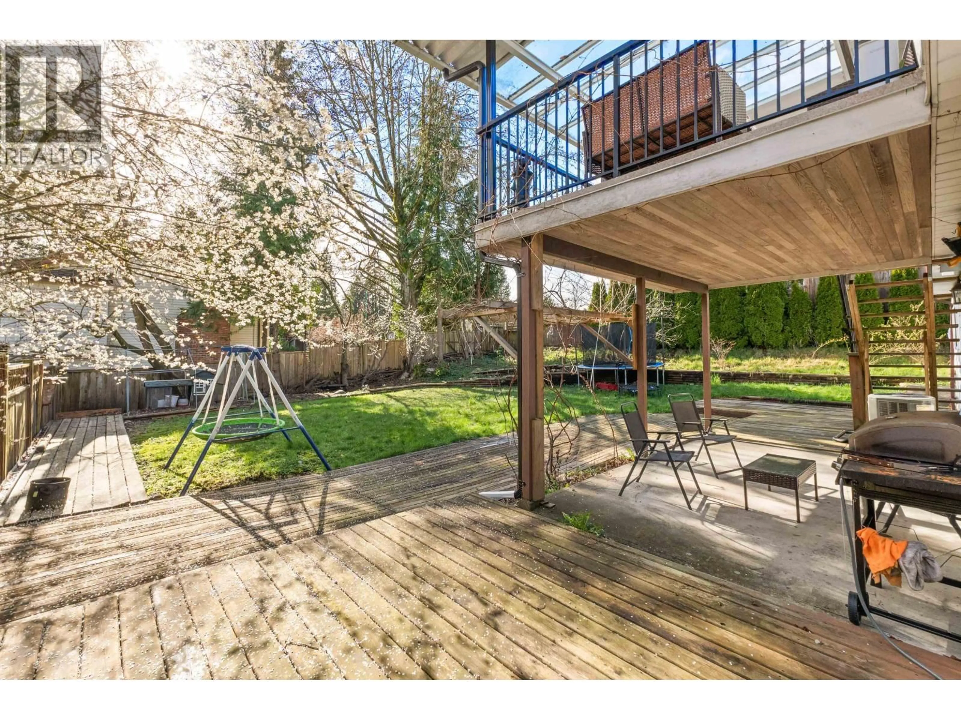 Patio, street for 2333 KIRKSTONE ROAD, North Vancouver British Columbia V7J3M1