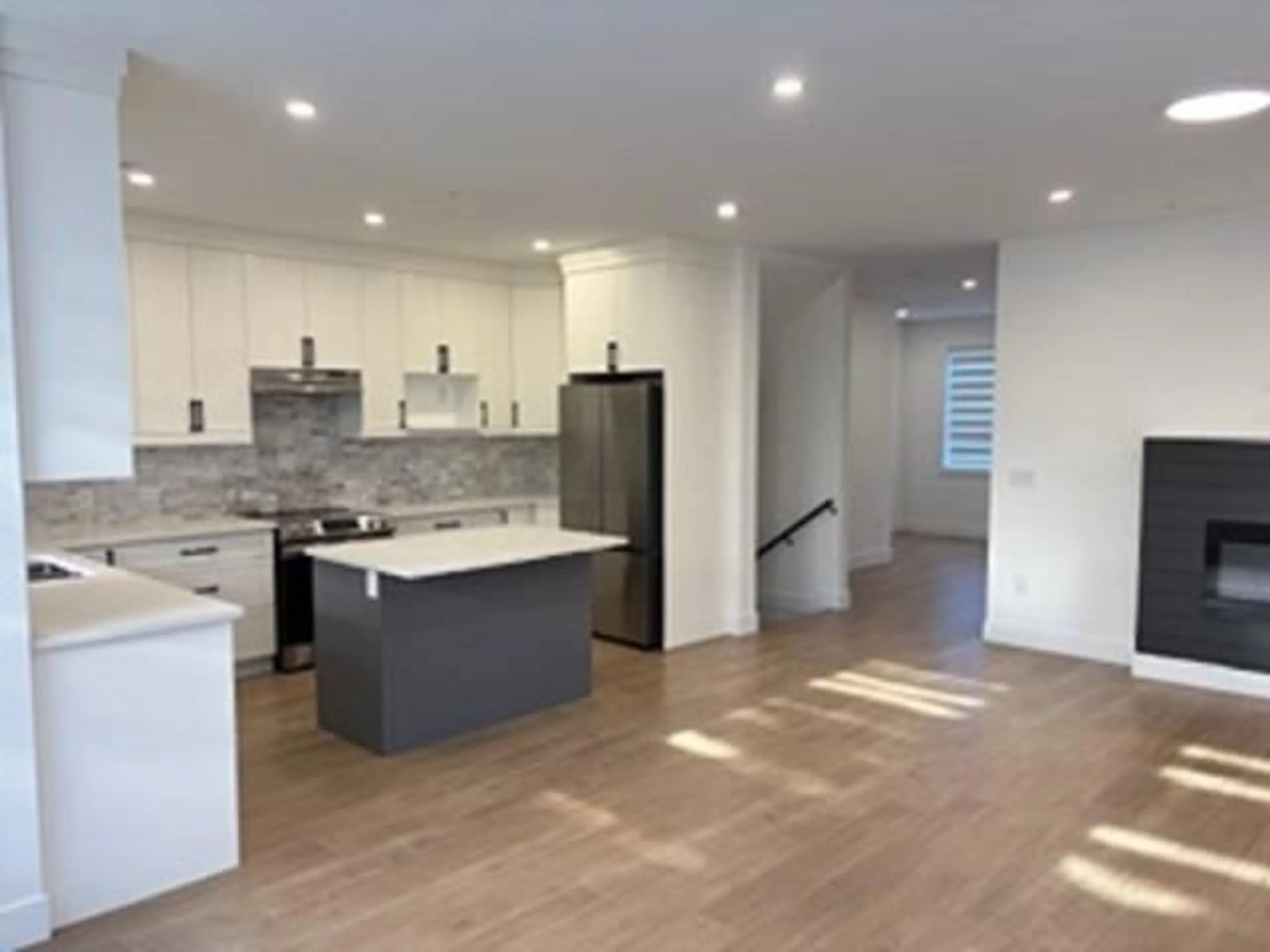 Open concept kitchen, unknown for 24 - 32970 TUNBRIDGE AVENUE, Mission British Columbia V2V0J9
