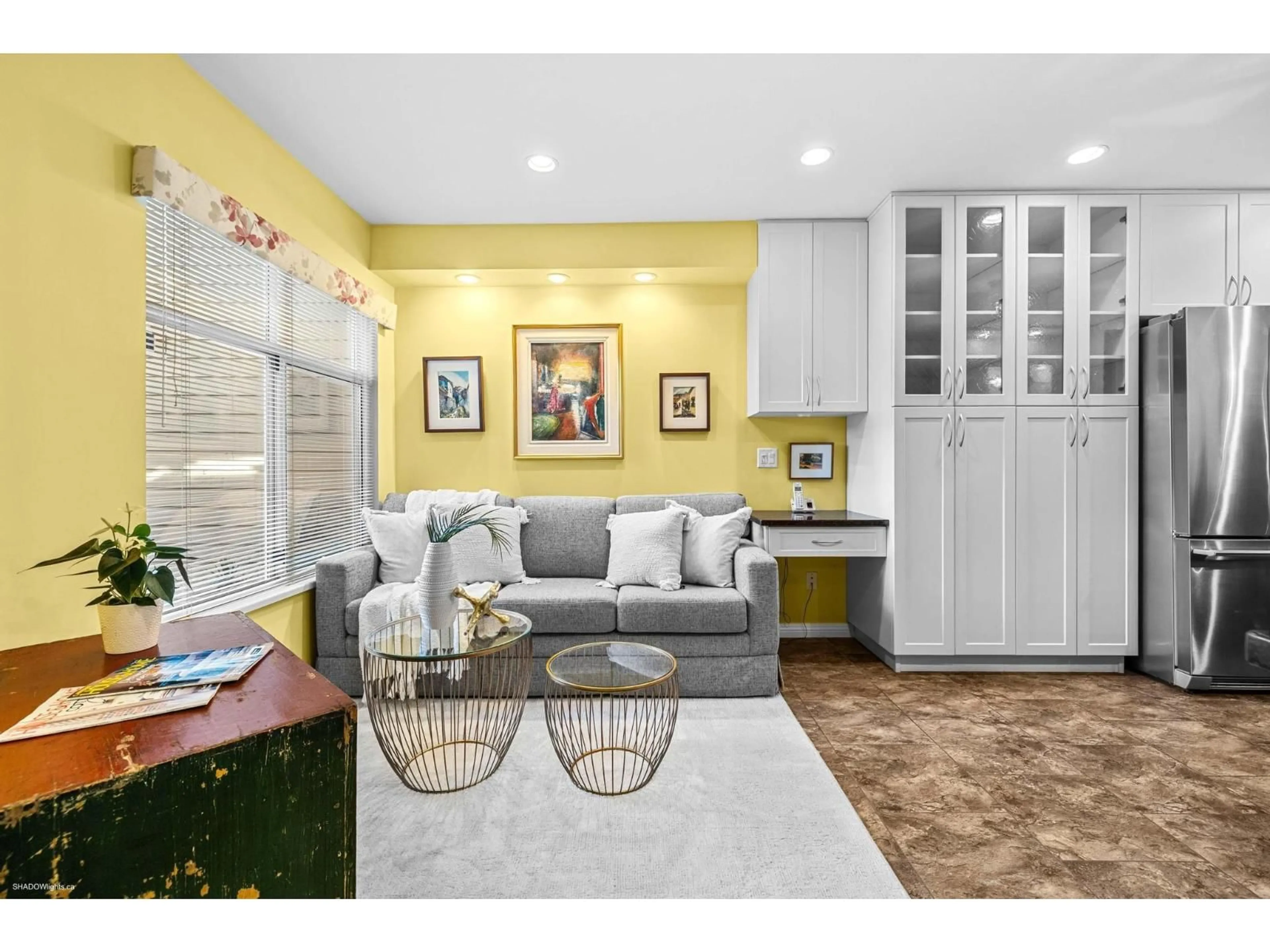 Living room with furniture, unknown for 20 - 15273 24 AVENUE, Surrey British Columbia V4A2H9