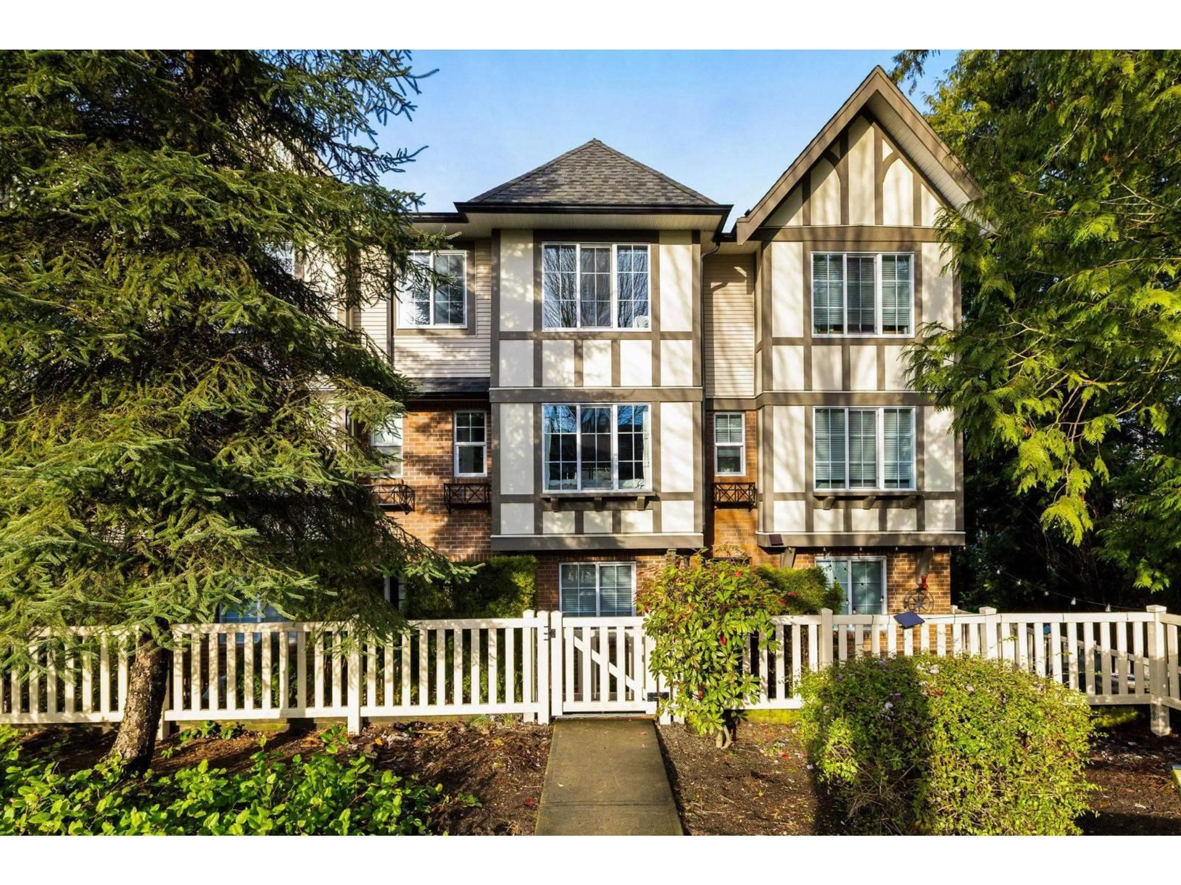 A pic from outside/outdoor area/front of a property/back of a property/a pic from drone, unknown for 22 - 20875 80 AVENUE, Langley British Columbia V2Y0B2