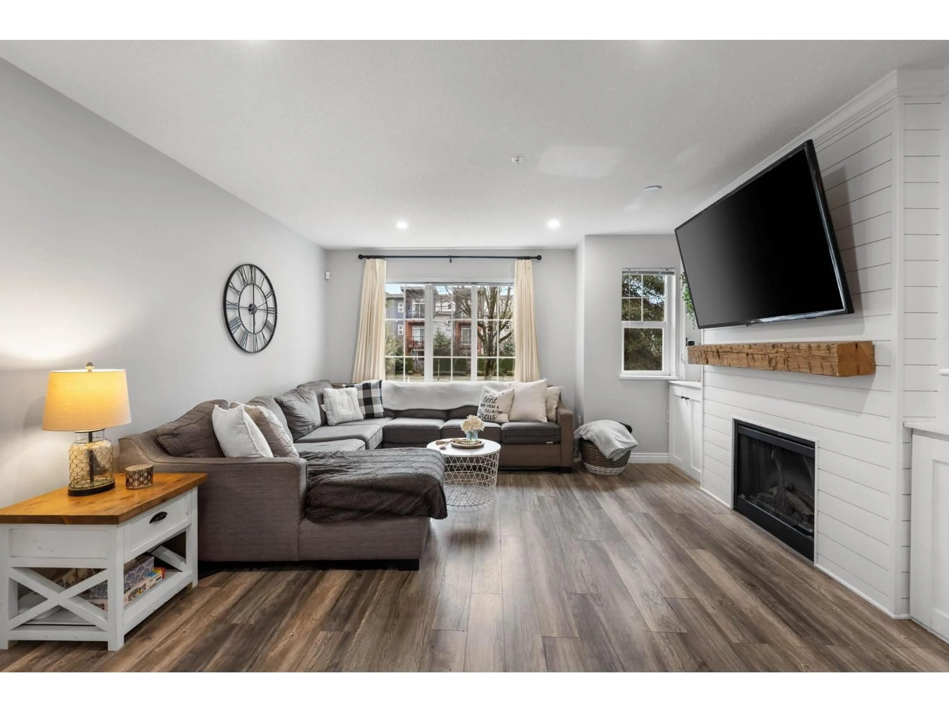 Living room with furniture, wood/laminate floor for 22 - 20875 80 AVENUE, Langley British Columbia V2Y0B2