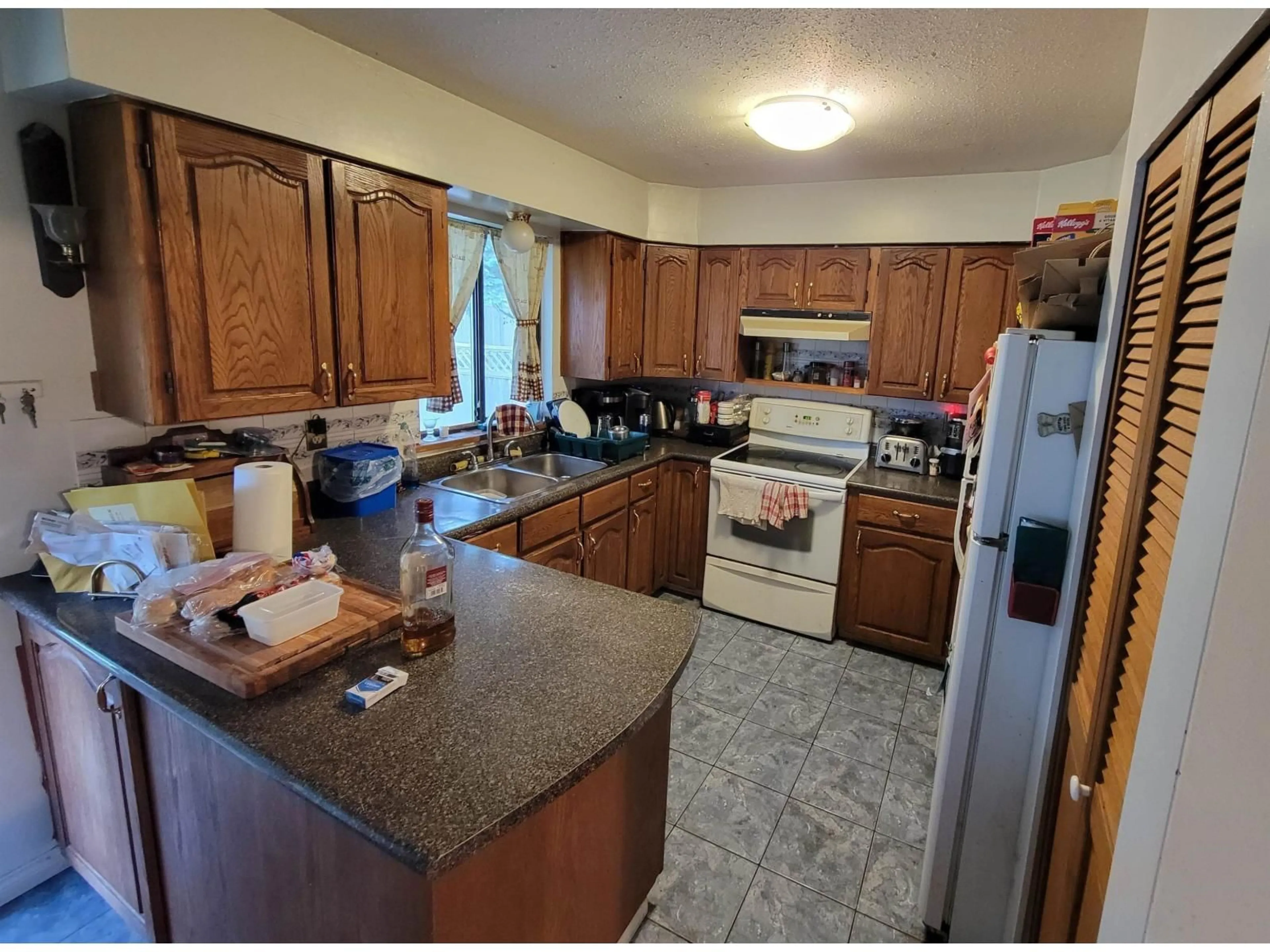 Standard kitchen, unknown for 9483 124A STREET, Surrey British Columbia V3V7G3