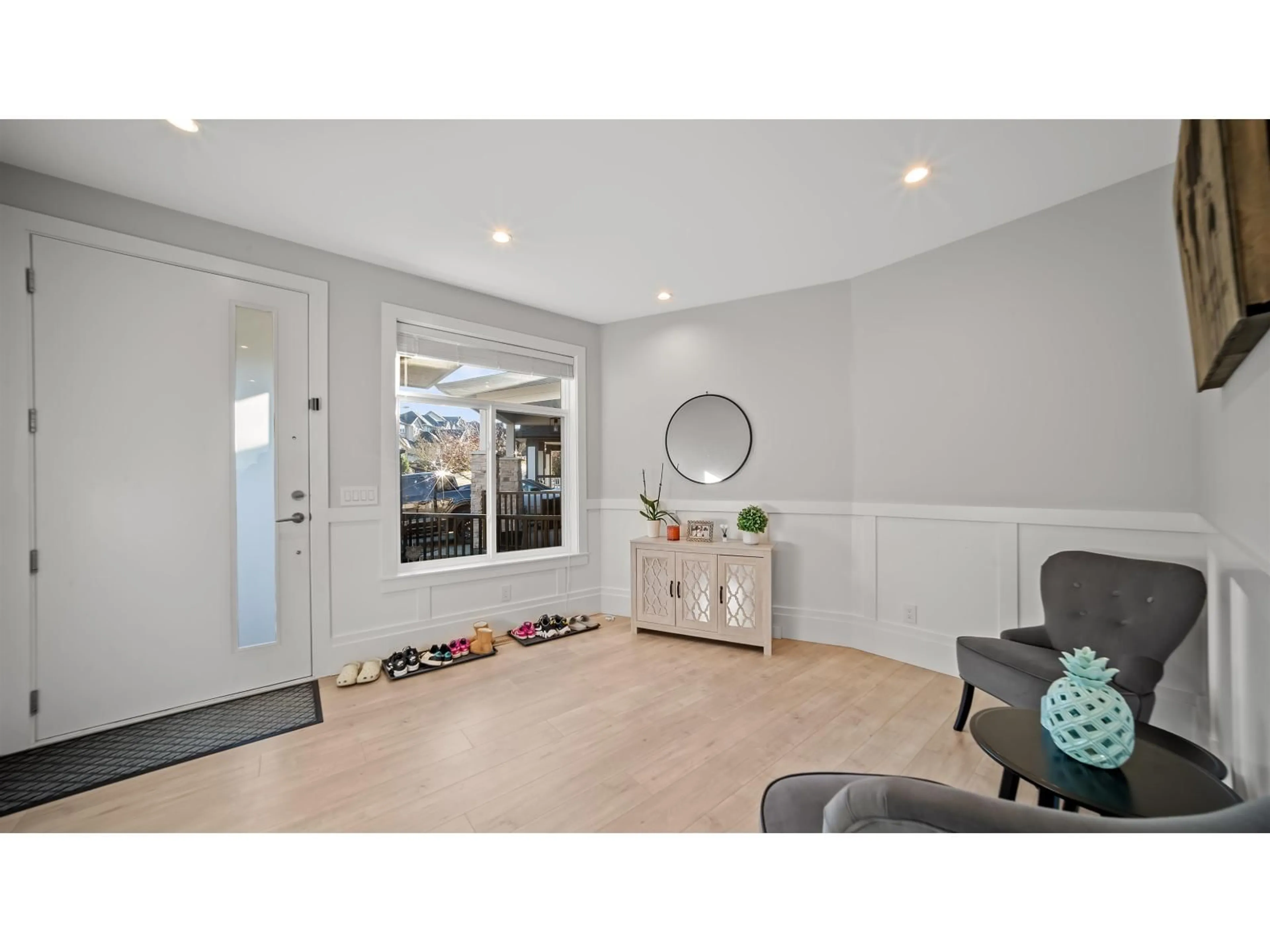 Indoor entryway for 14551 61 AVENUE, Surrey British Columbia V3S4R6