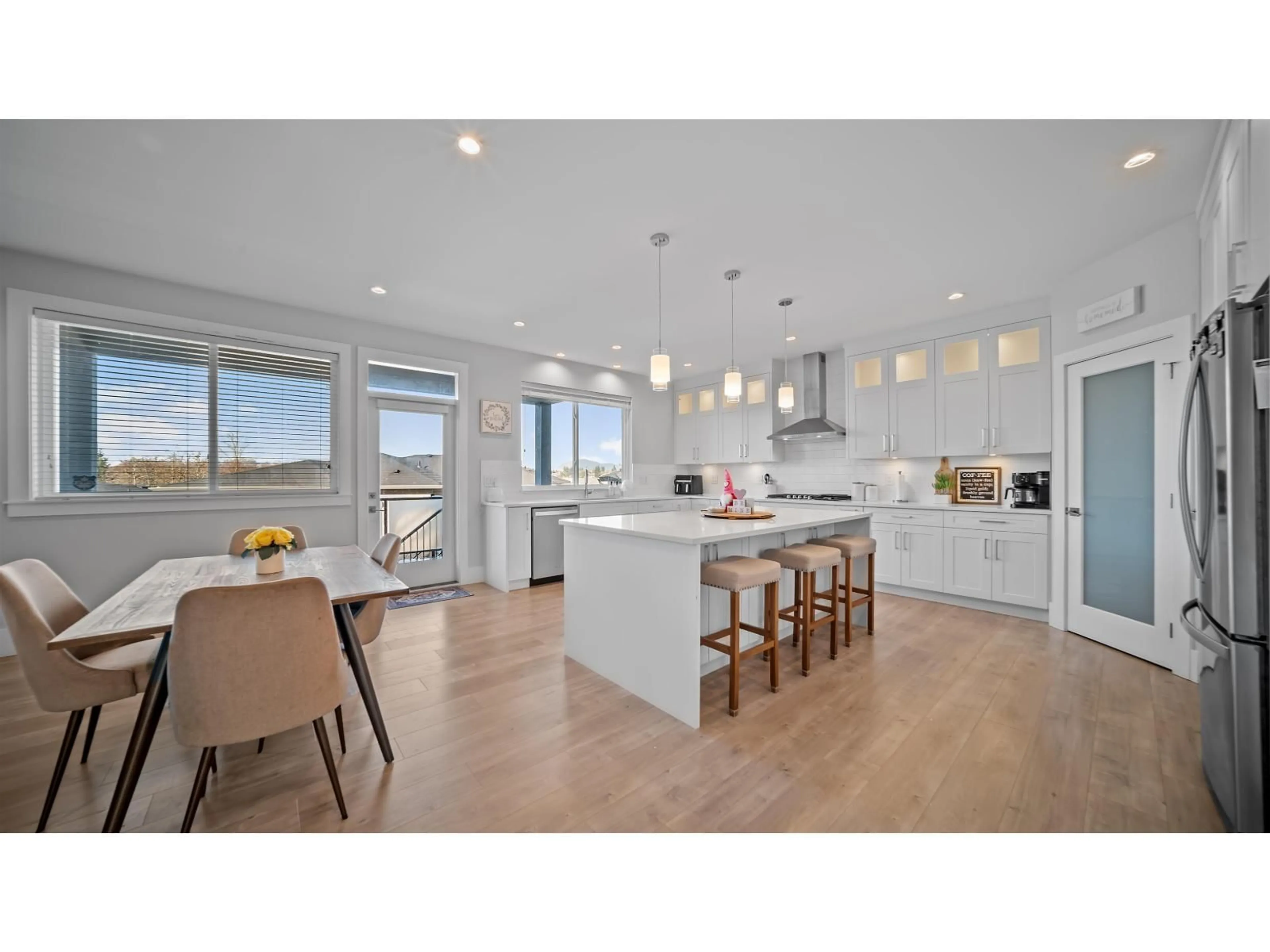 Open concept kitchen, unknown for 14551 61 AVENUE, Surrey British Columbia V3S4R6