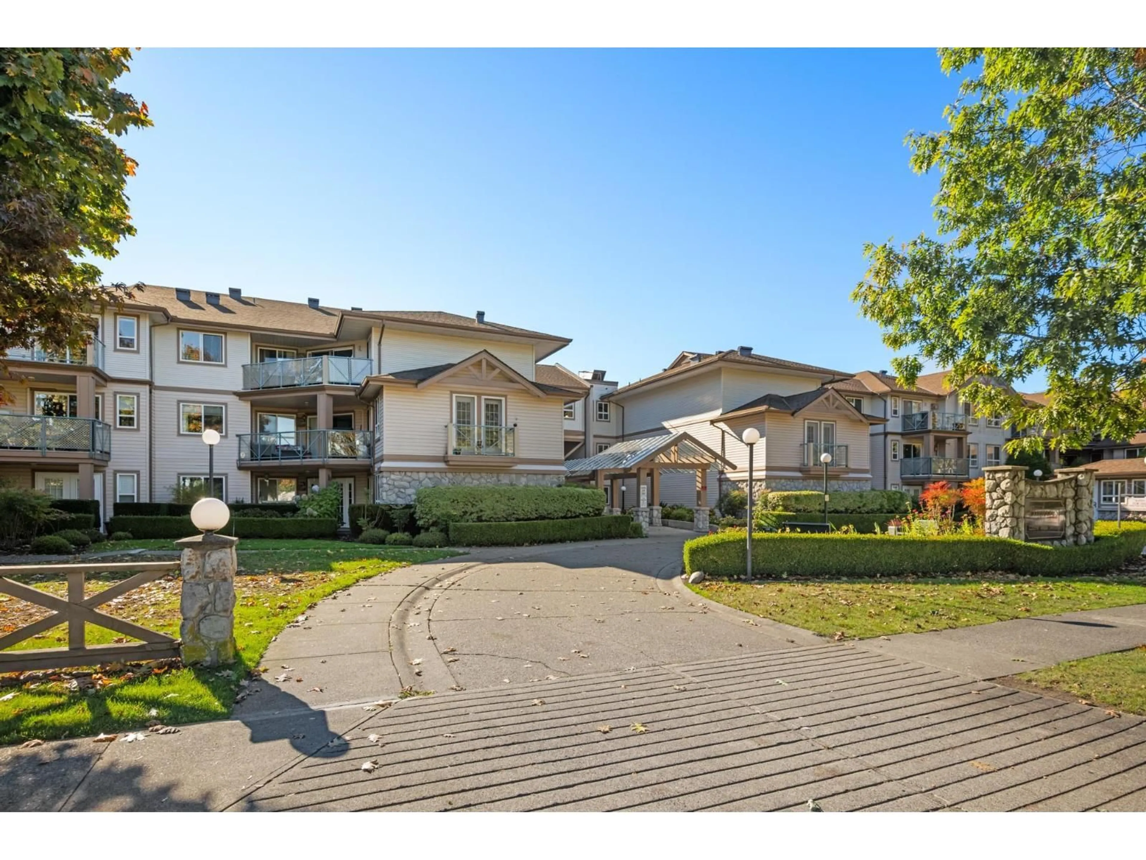 Patio, street for 323 - 22150 48 AVENUE, Langley British Columbia V3A8R5