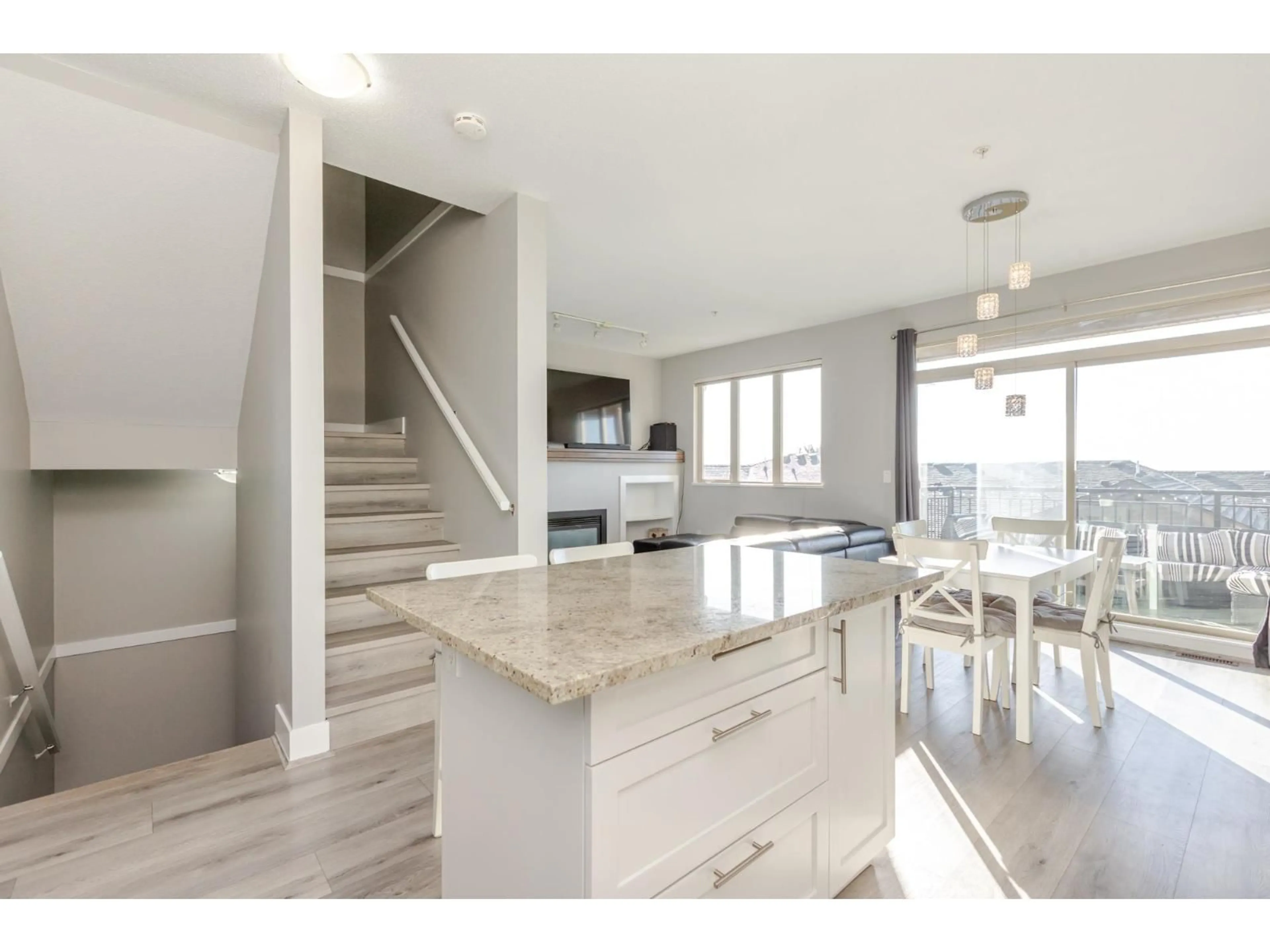 Open concept kitchen, unknown for 26 - 20326 68 AVENUE, Langley British Columbia V2Y0E3