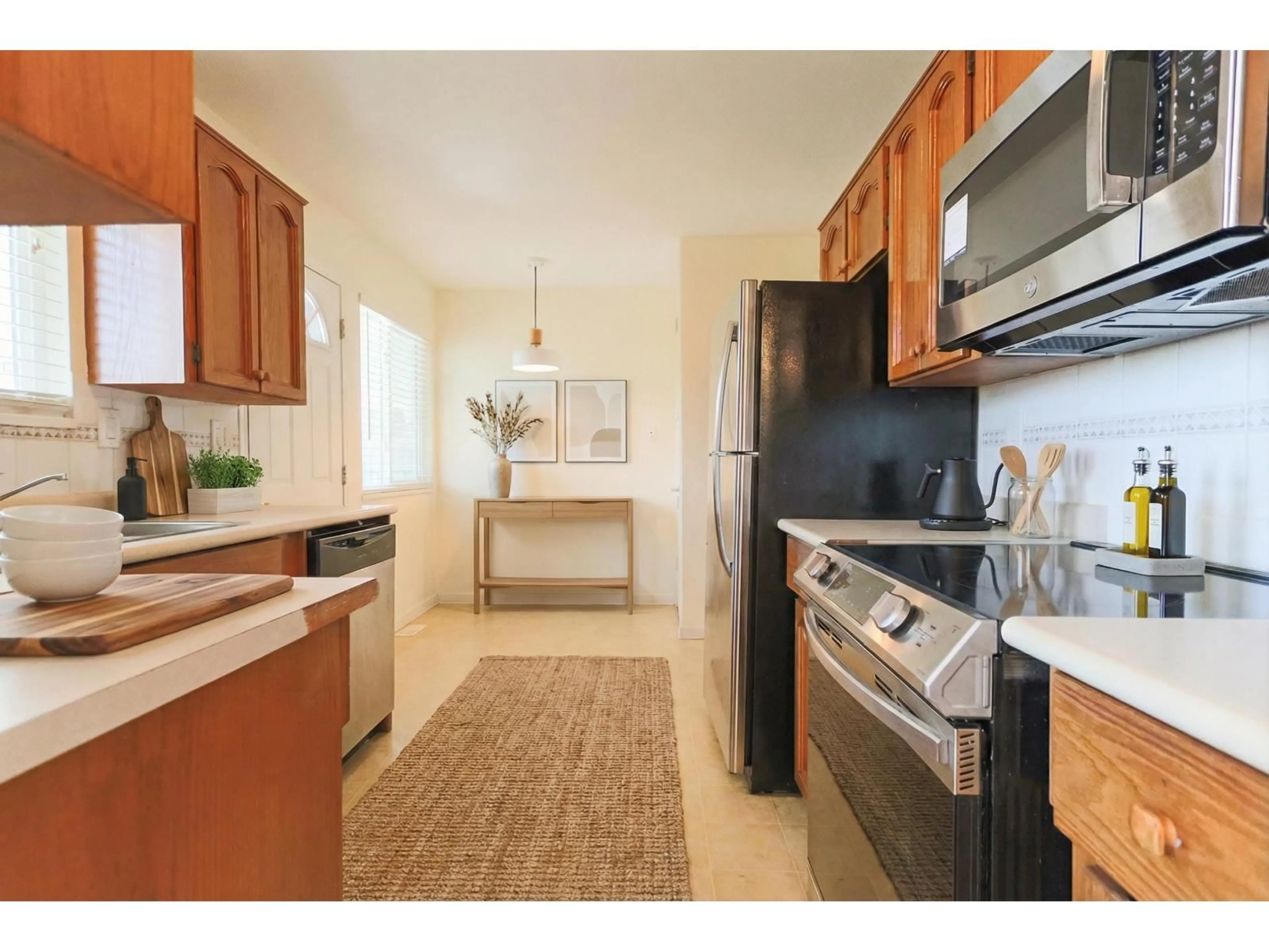 Standard kitchen, ceramic/tile floor for 18382 56B AVENUE, Surrey British Columbia V3S6G8