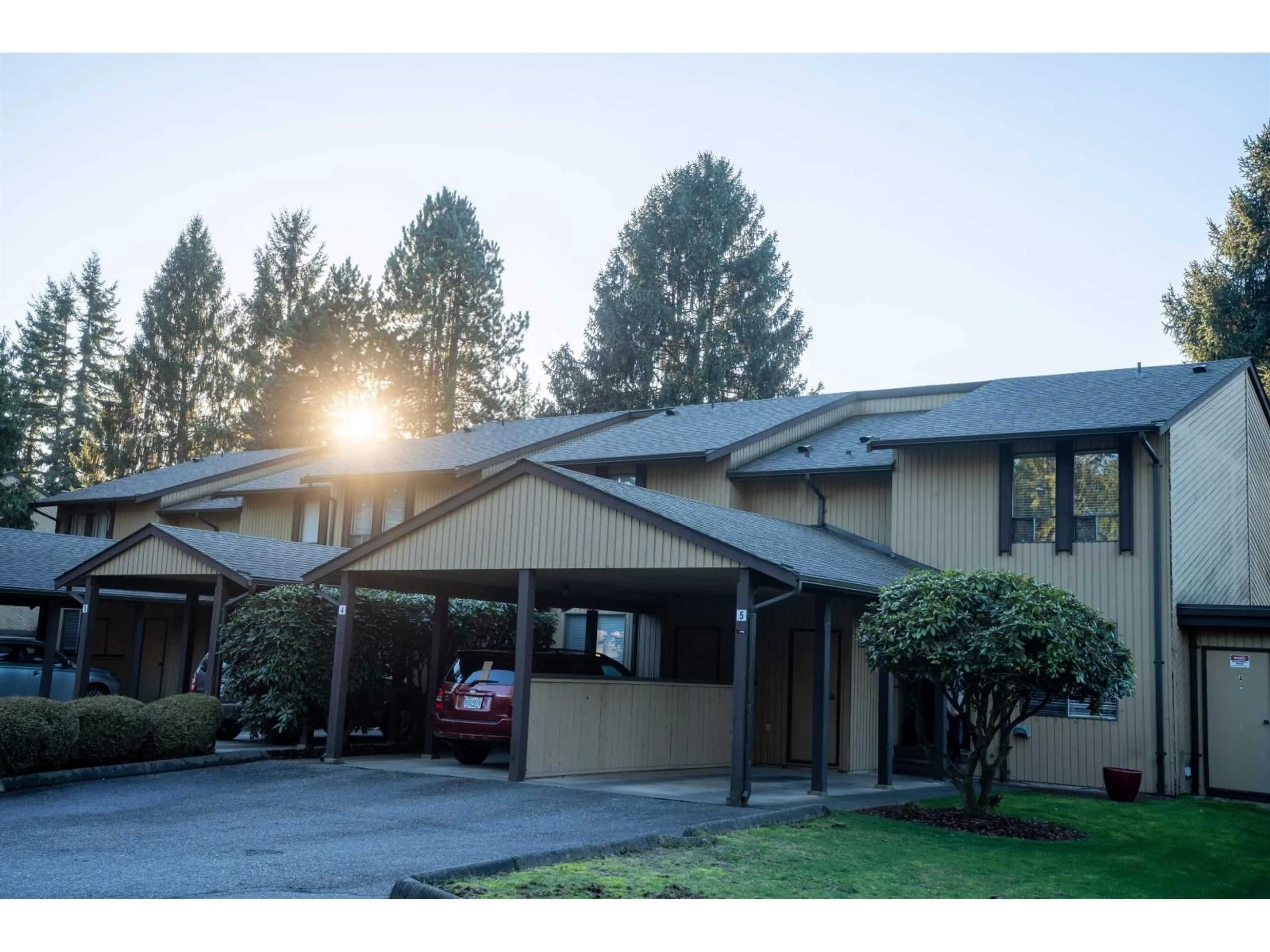 Indoor foyer for 5 - 2998 MOUAT DRIVE, Abbotsford British Columbia V2T4E6