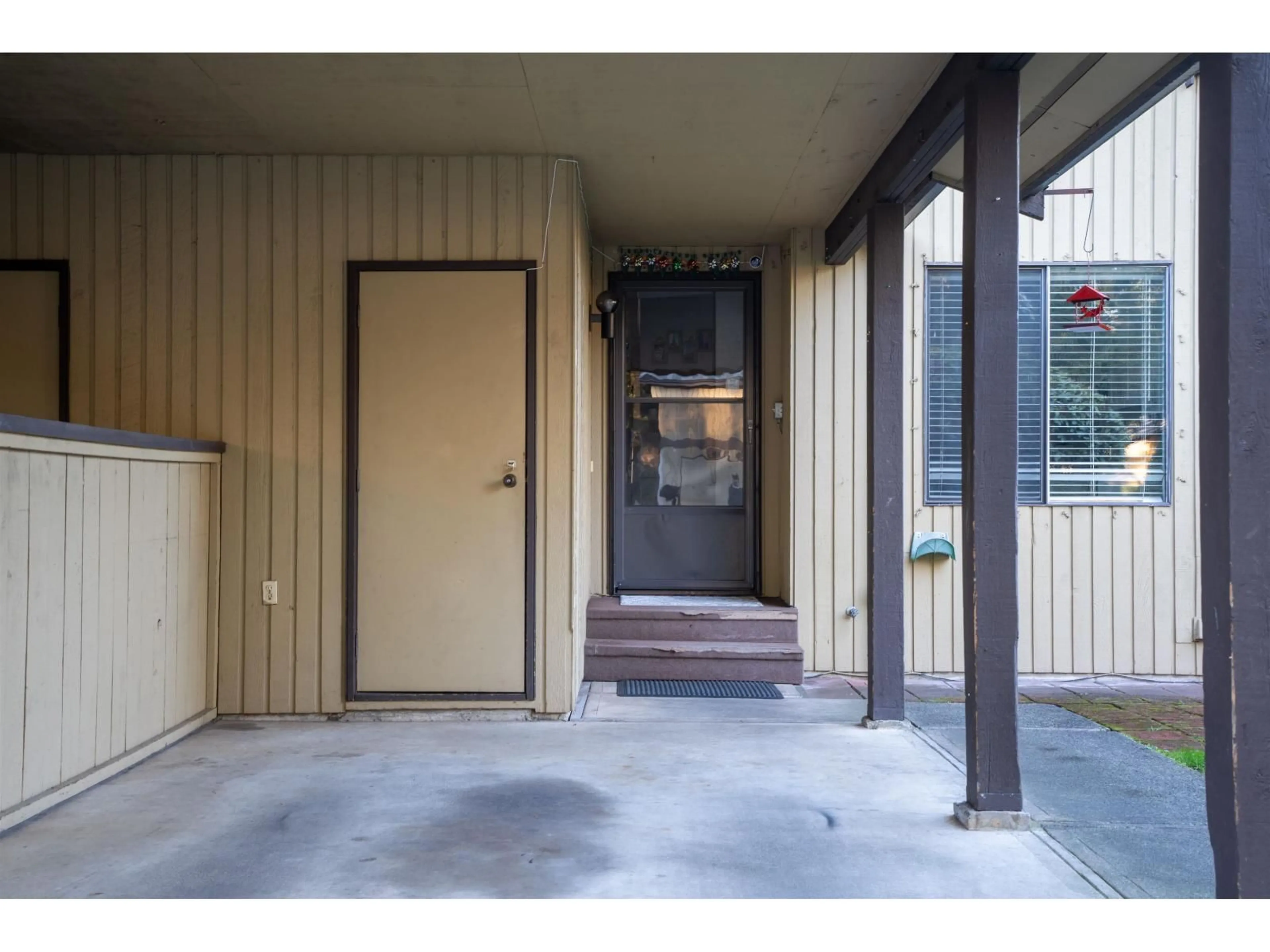 Indoor foyer for 5 - 2998 MOUAT DRIVE, Abbotsford British Columbia V2T4E6