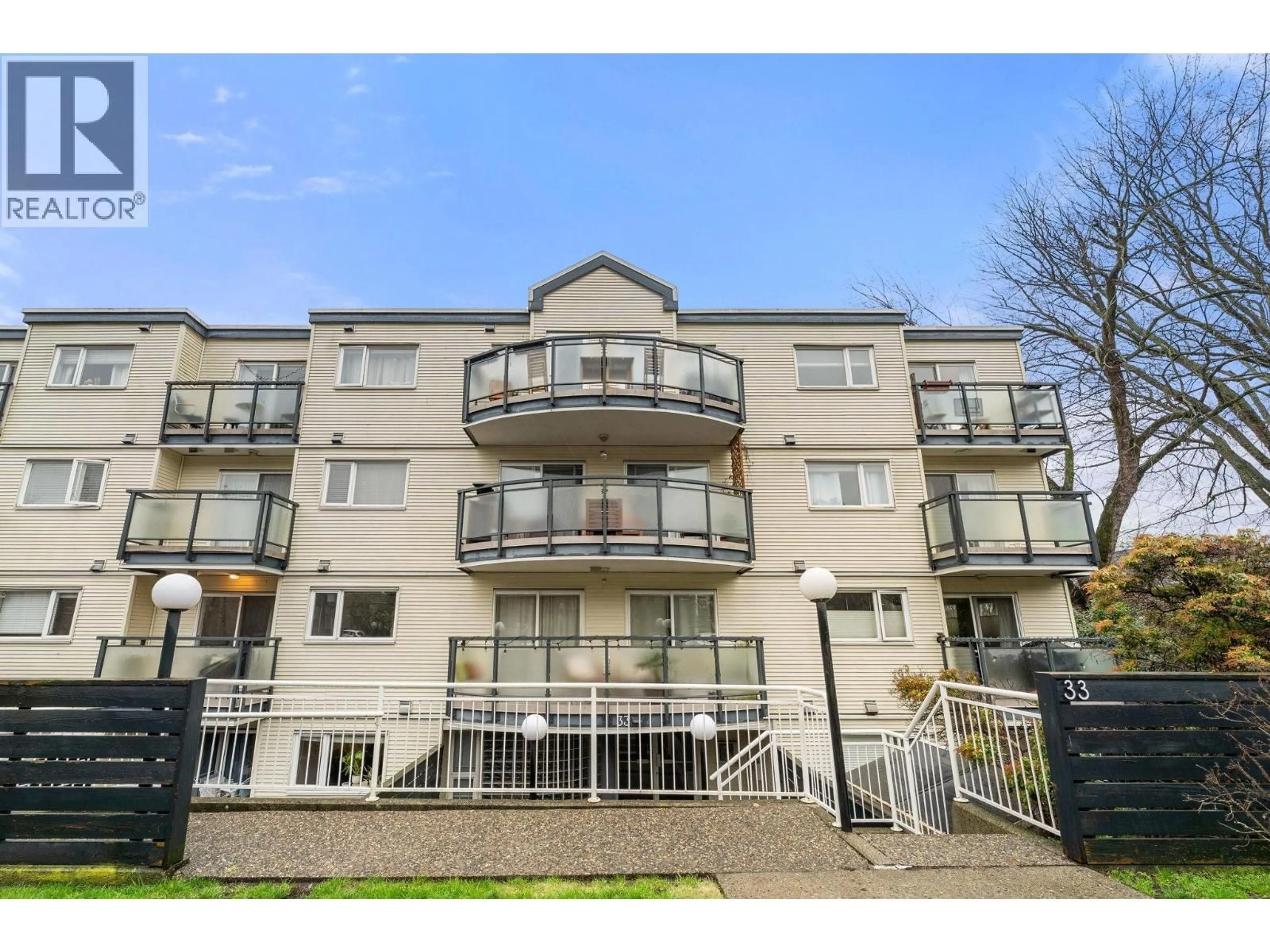 A pic from outside/outdoor area/front of a property/back of a property/a pic from drone, unknown for 401 - 33 TEMPLETON DRIVE, Vancouver British Columbia V5L3C9