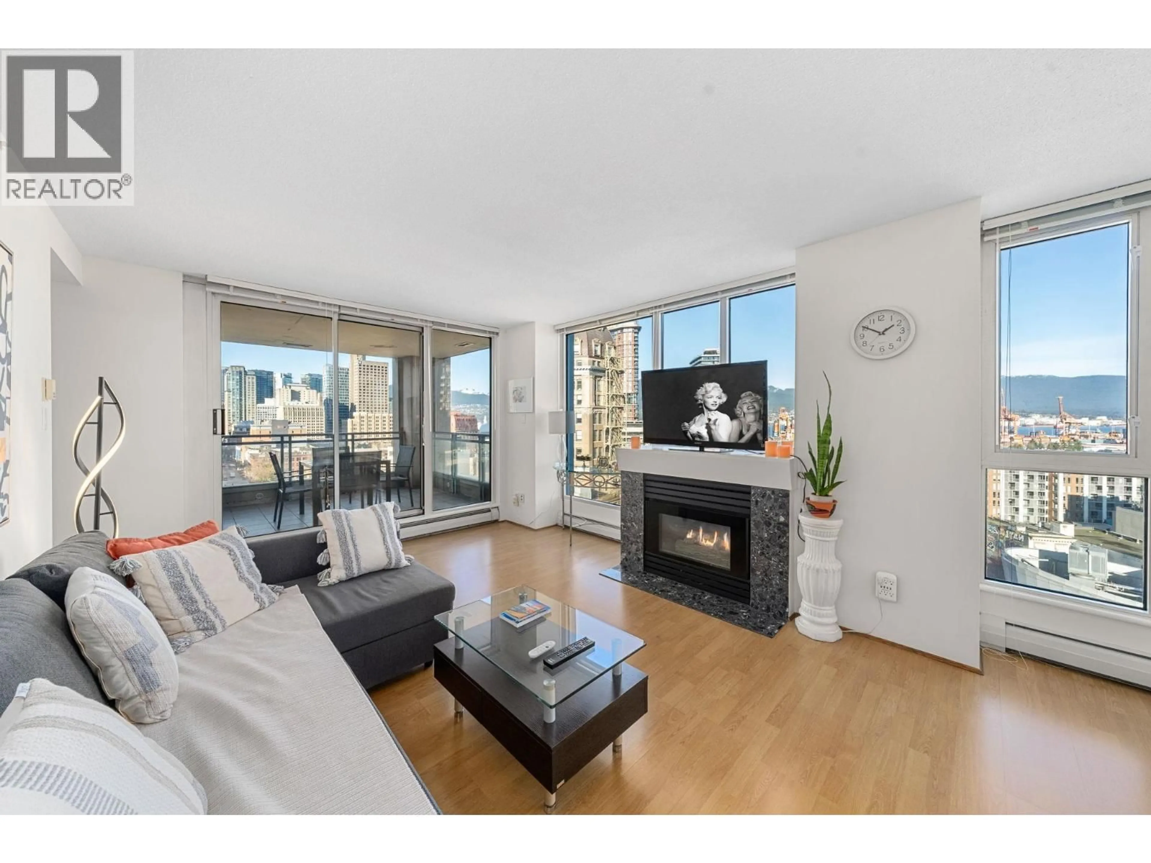 Living room with furniture, wood/laminate floor for 1702 - 183 KEEFER PLACE, Vancouver British Columbia V6B6B9