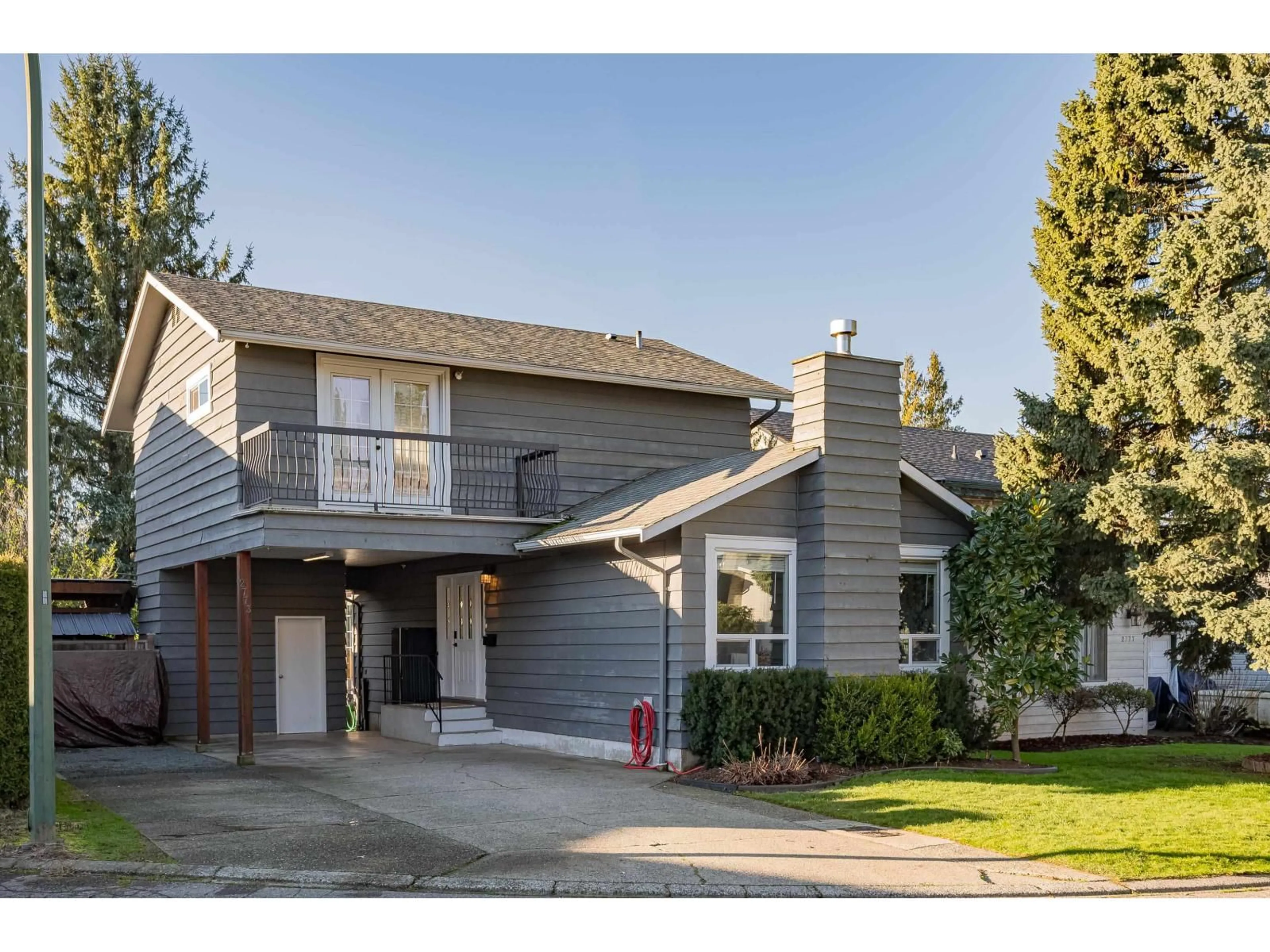 Home with vinyl exterior material, street for 2773 SILVERTREE COURT, Abbotsford British Columbia V2S5N6