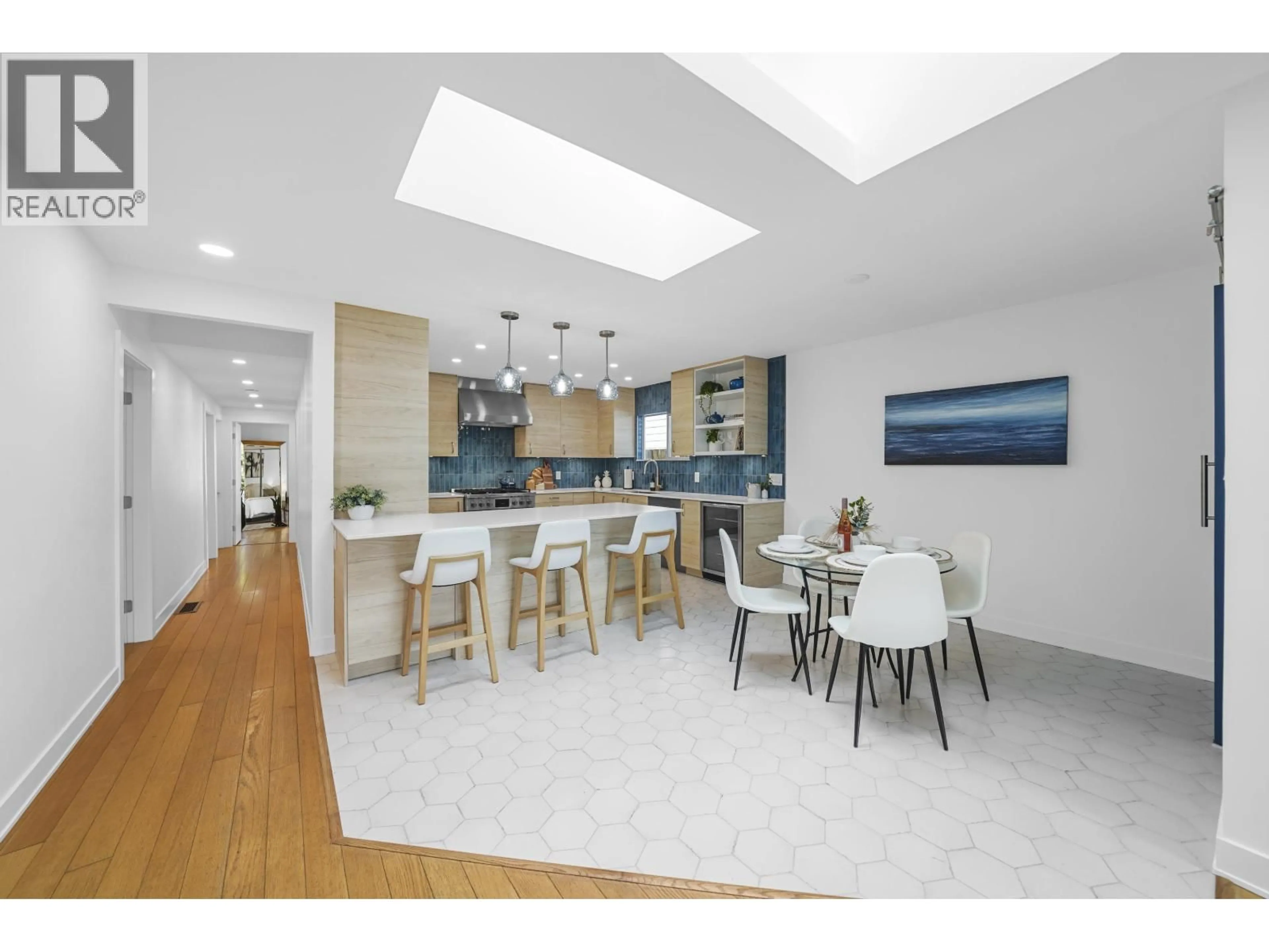 Open concept kitchen, unknown for 1412 HOPE ROAD, North Vancouver British Columbia V7P1W8