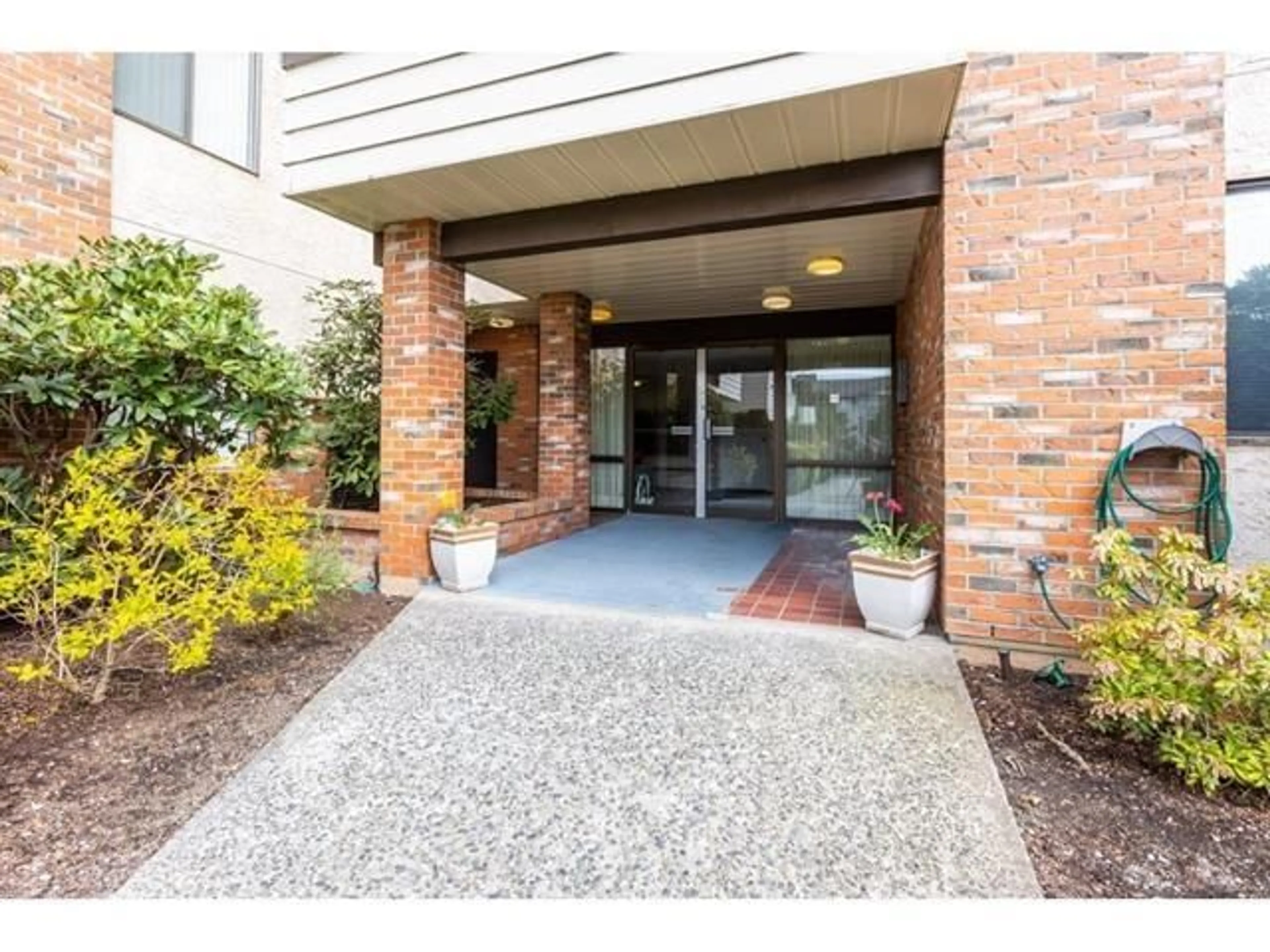 Indoor foyer for 208 - 32885 GEORGE FERGUSON WAY, Abbotsford British Columbia V2S7X1