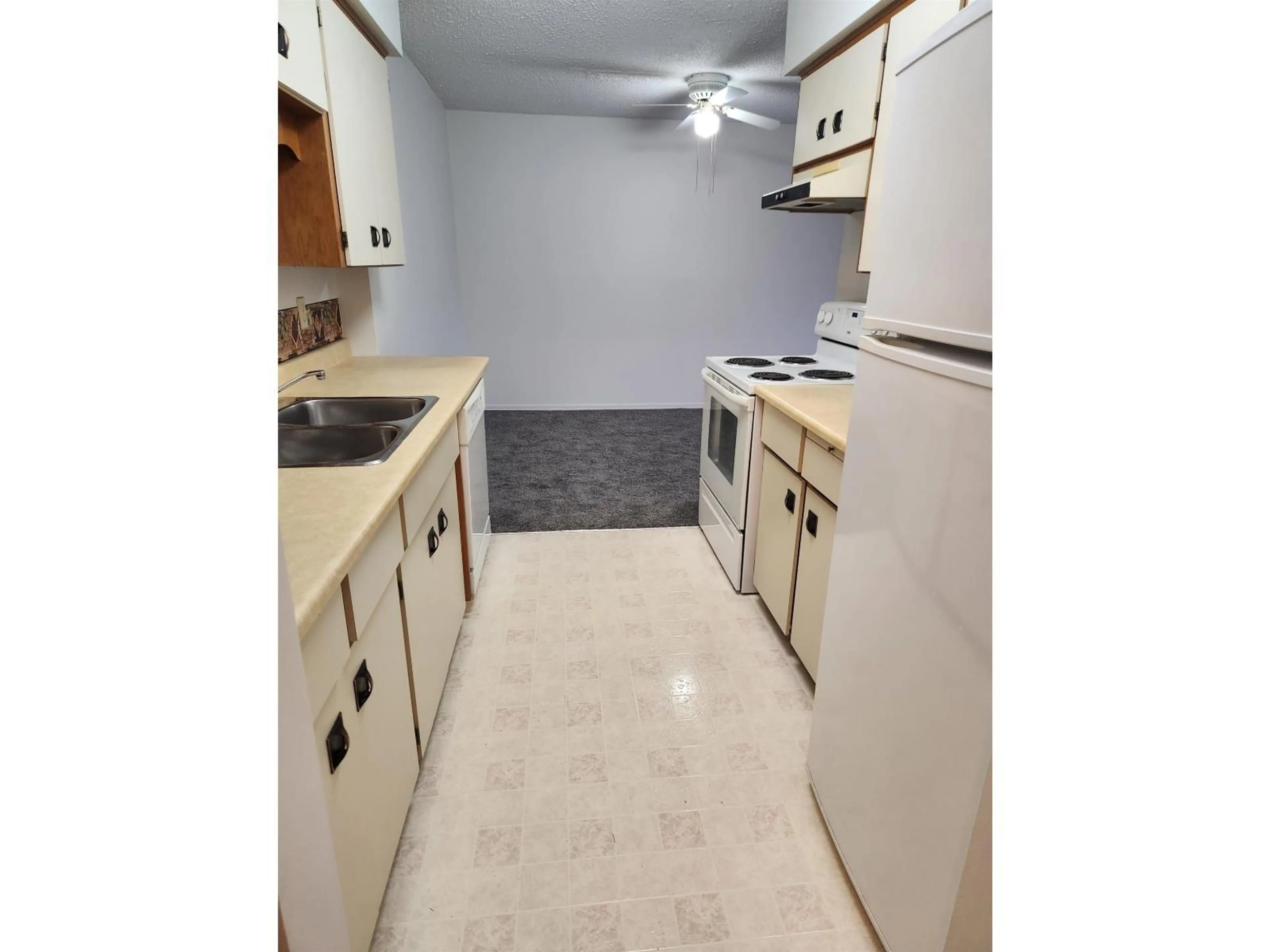 Standard kitchen, unknown for 208 - 32885 GEORGE FERGUSON WAY, Abbotsford British Columbia V2S7X1