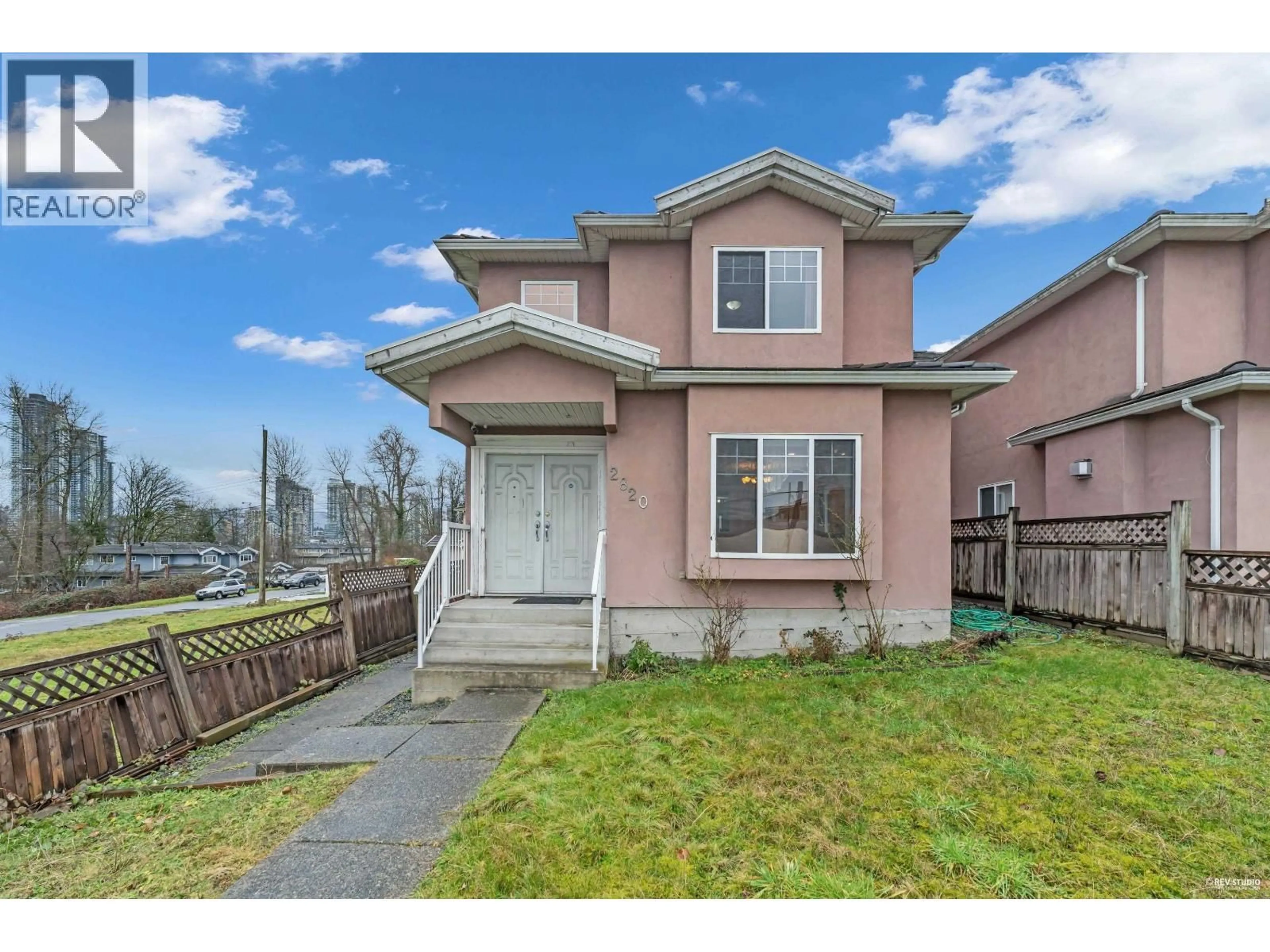 A pic from outside/outdoor area/front of a property/back of a property/a pic from drone, street for 2820 BOUNDARY ROAD, Burnaby British Columbia V5M3Z8