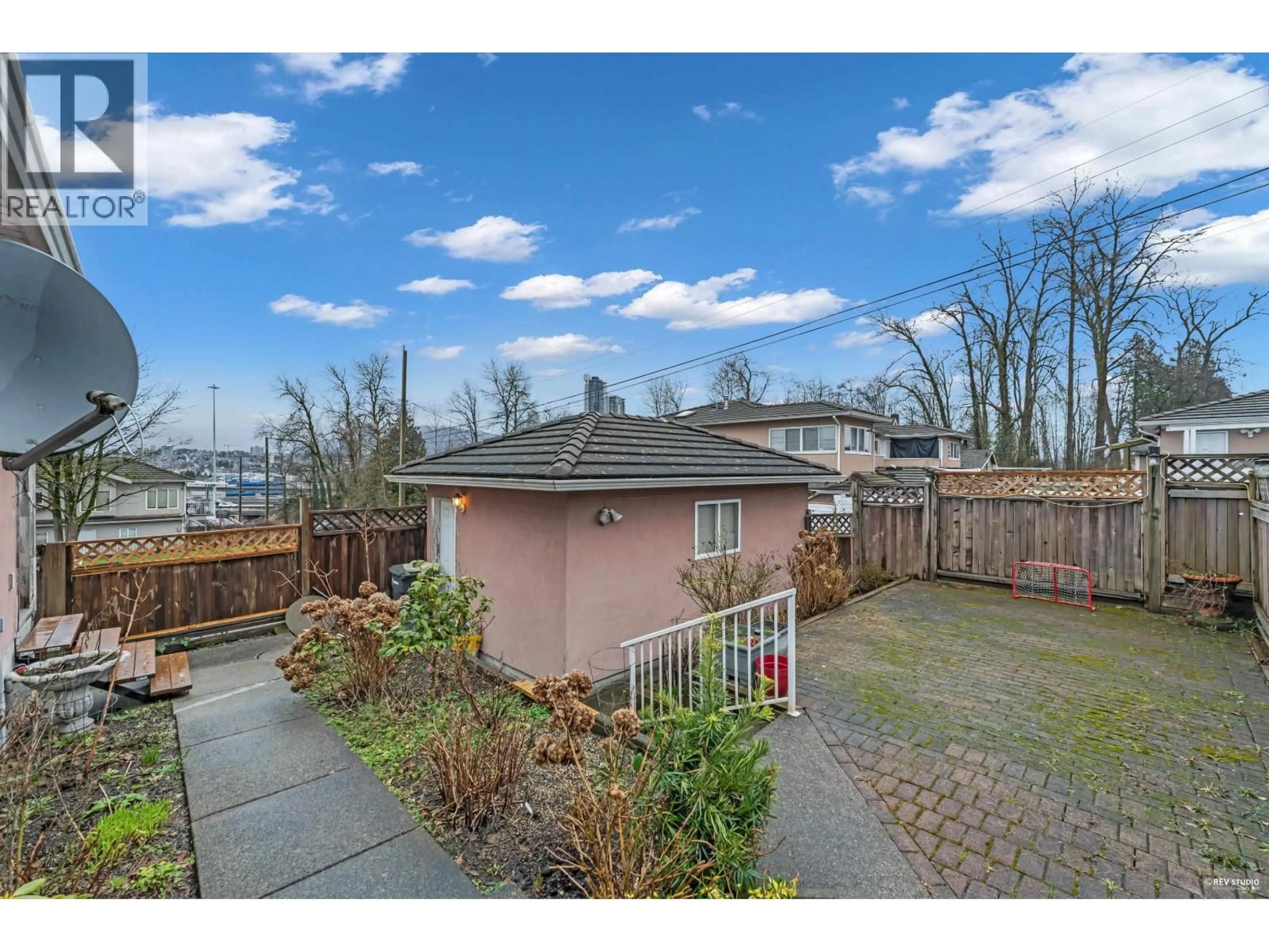 A pic from outside/outdoor area/front of a property/back of a property/a pic from drone, water/lake/river/ocean view for 2820 BOUNDARY ROAD, Burnaby British Columbia V5M3Z8