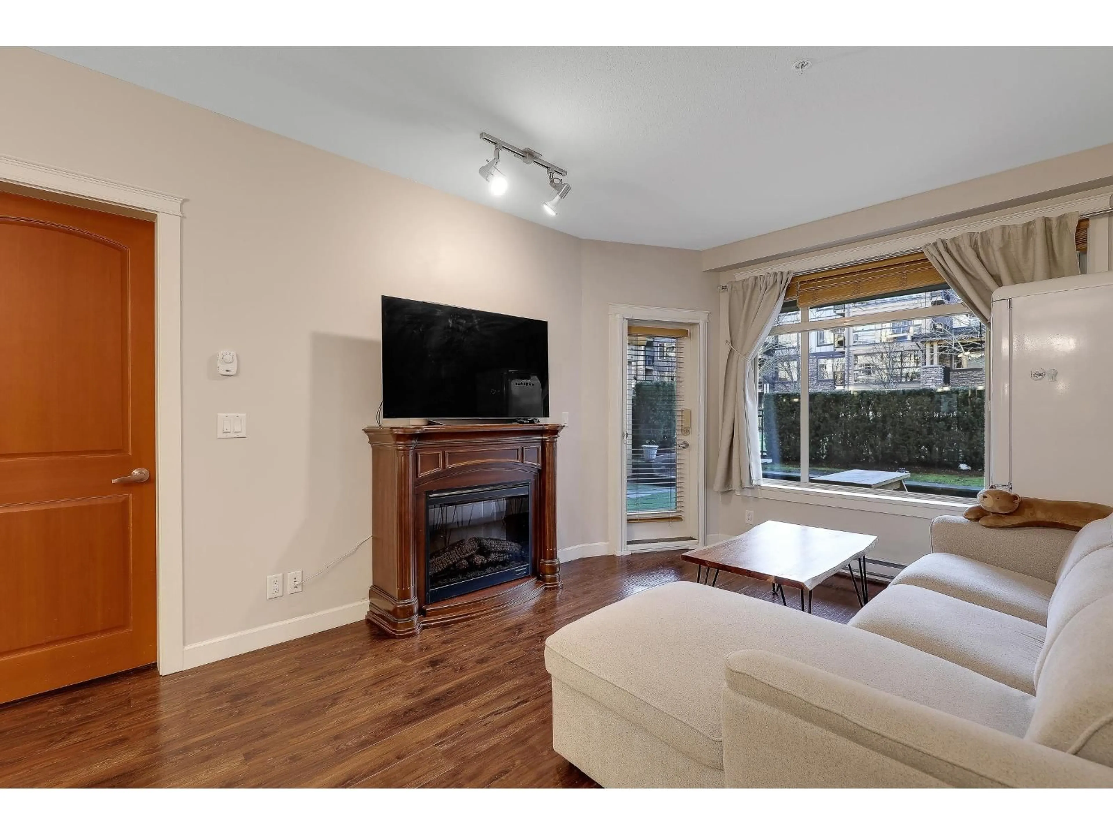 Living room with furniture, wood/laminate floor for 155 - 8258 207A STREET, Langley British Columbia V2Y0N3
