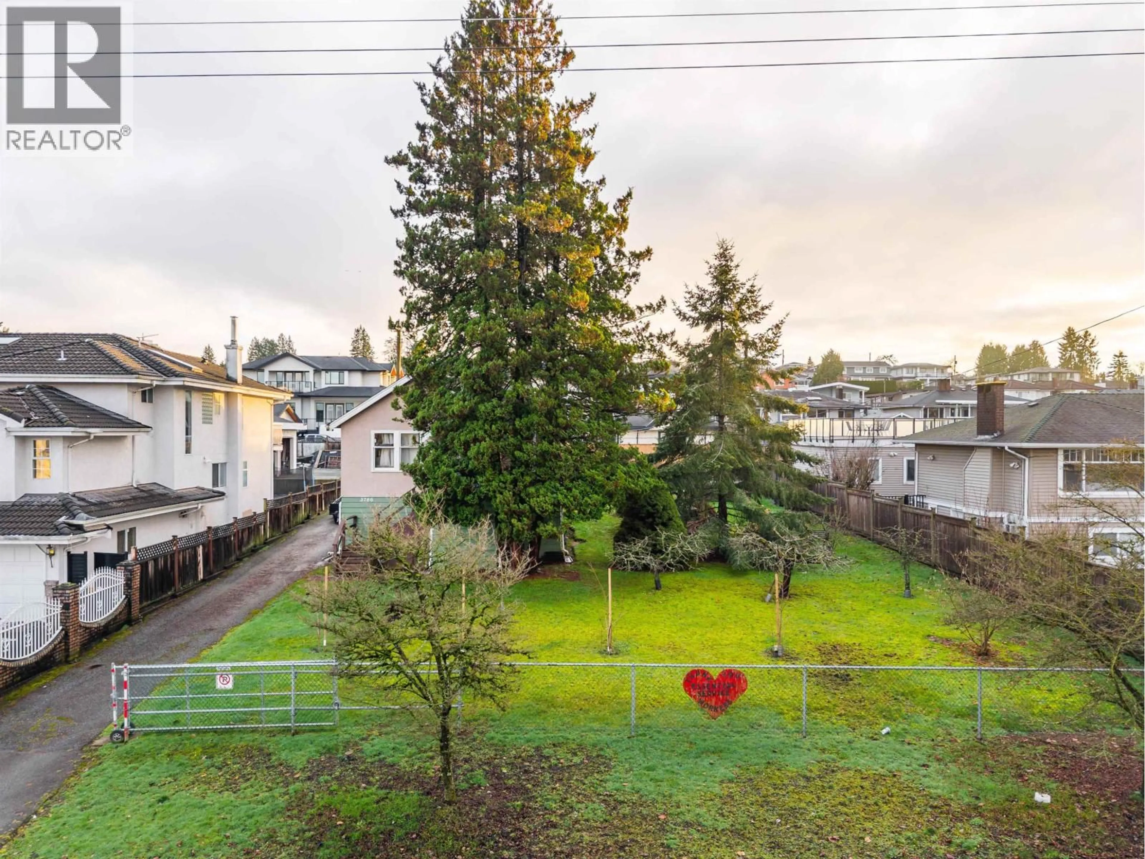 A pic from outside/outdoor area/front of a property/back of a property/a pic from drone, unknown for 3786 MOSCROP STREET, Burnaby British Columbia V5G2C8