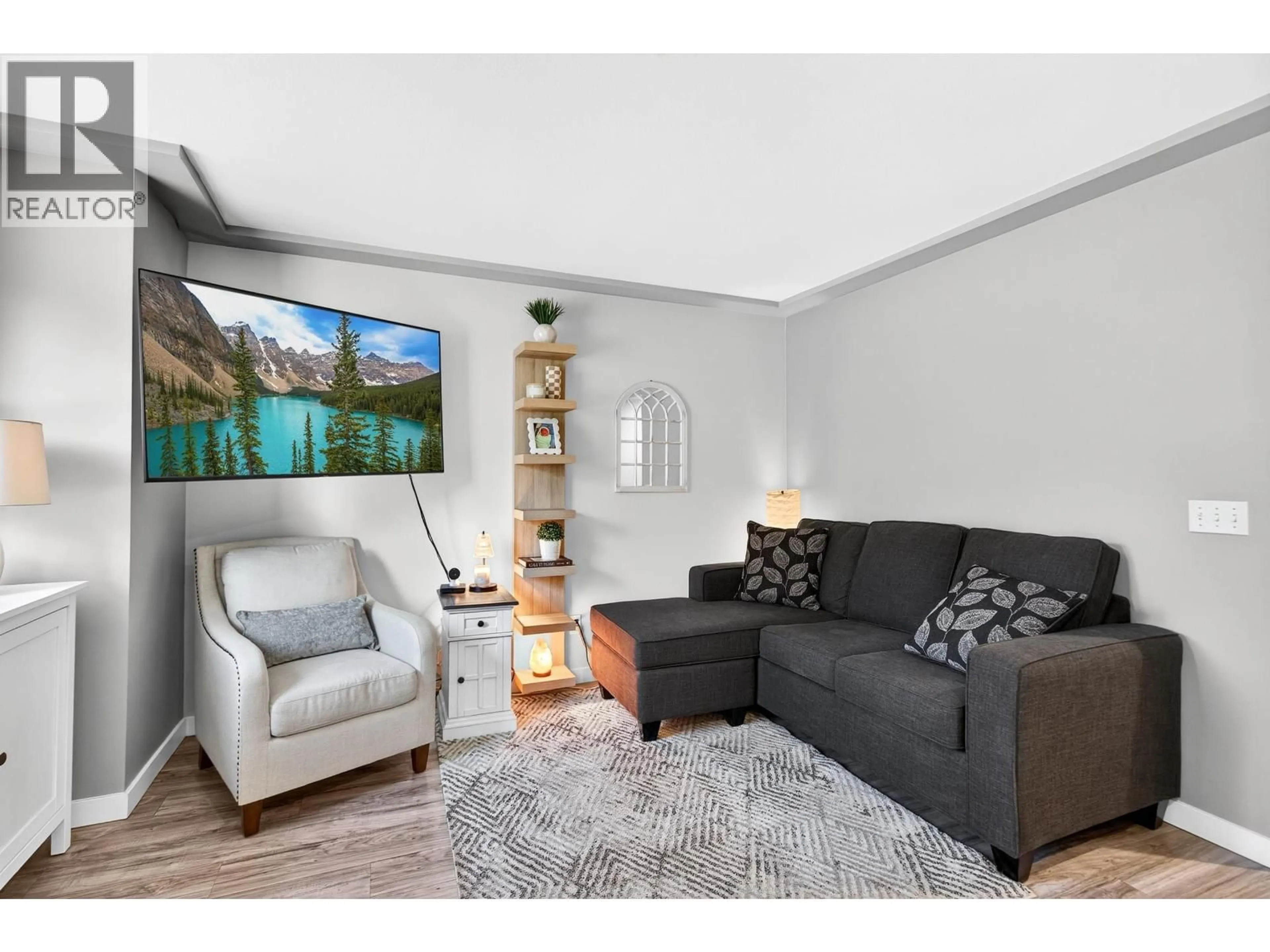 Living room with furniture, wood/laminate floor for 26 - 21409 DEWDNEY TRUNK ROAD, Maple Ridge British Columbia V2X3G5