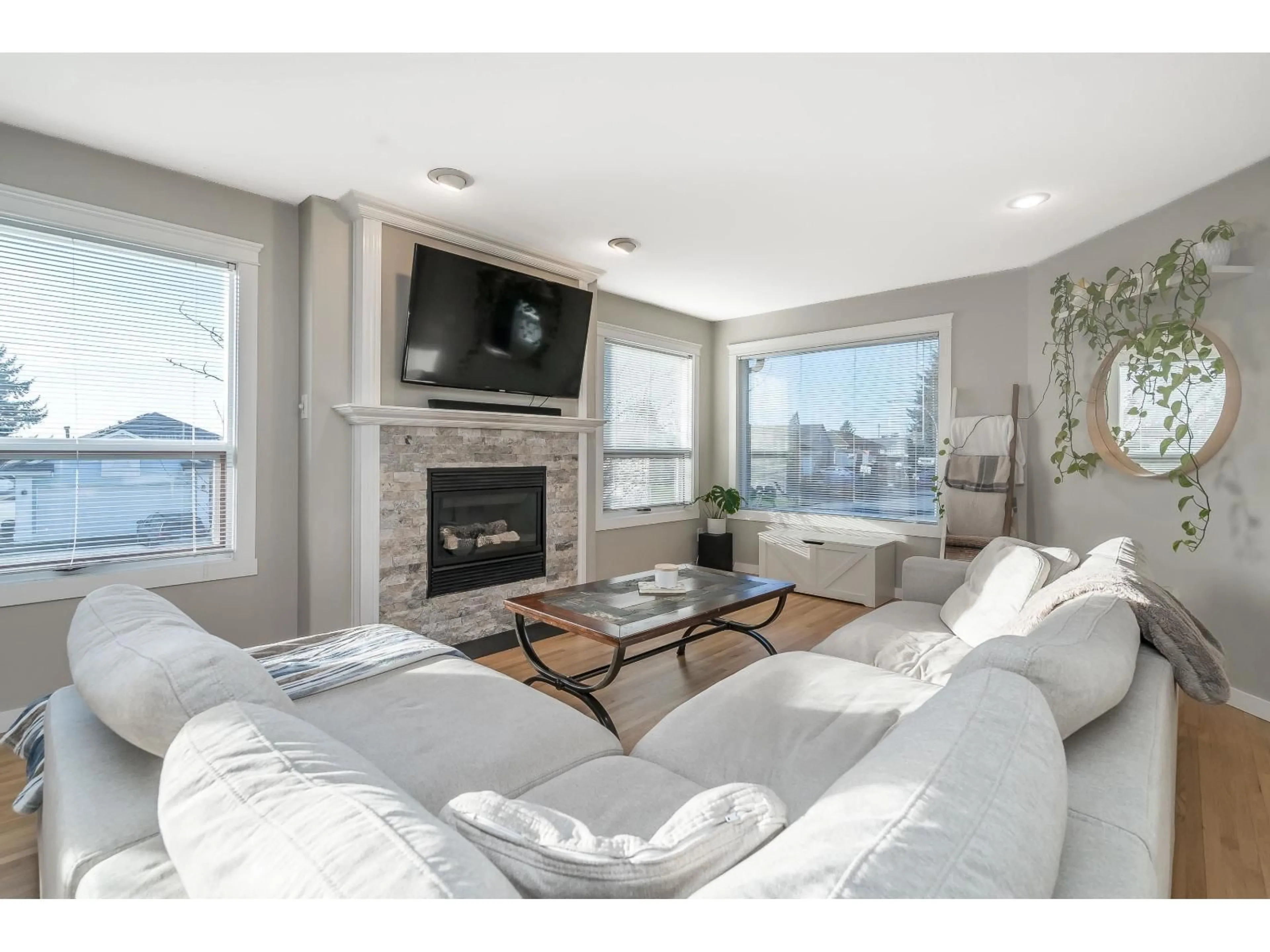 Living room with furniture, unknown for 8248 MCINTYRE STREET, Mission British Columbia V2V6T3