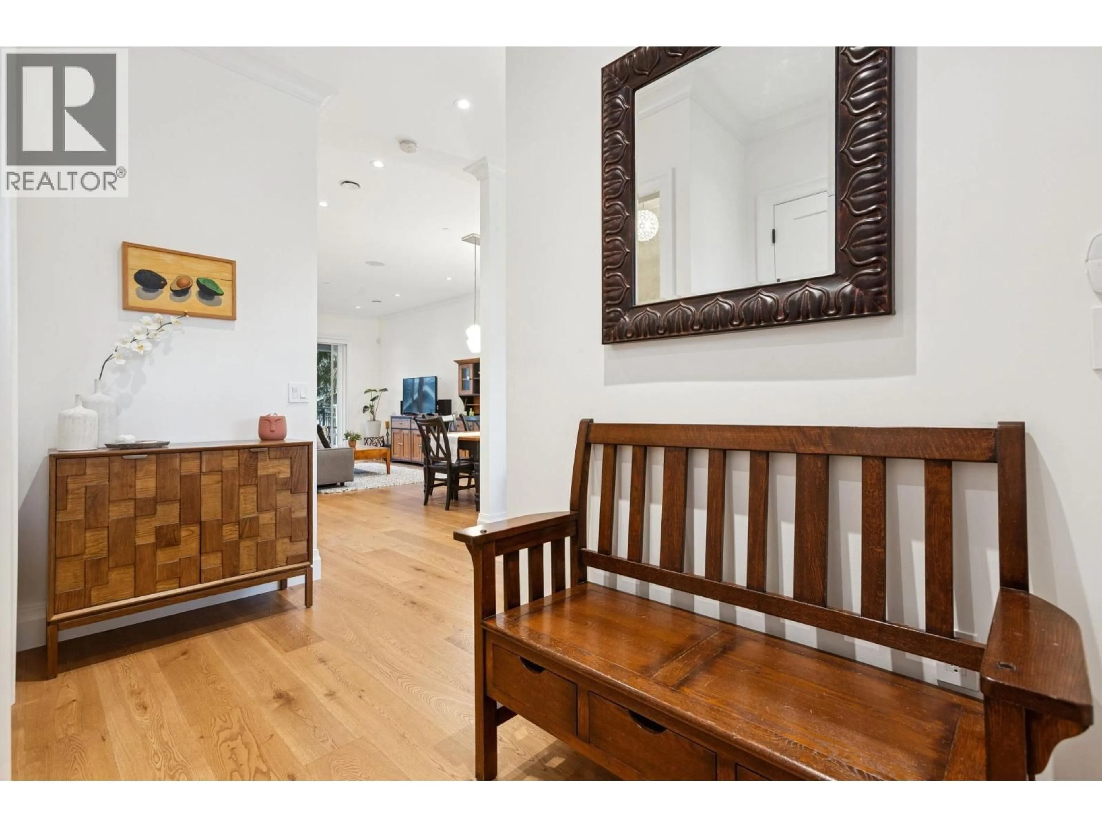 Indoor entryway for 2975 15TH AVENUE, Vancouver British Columbia V6K3A2