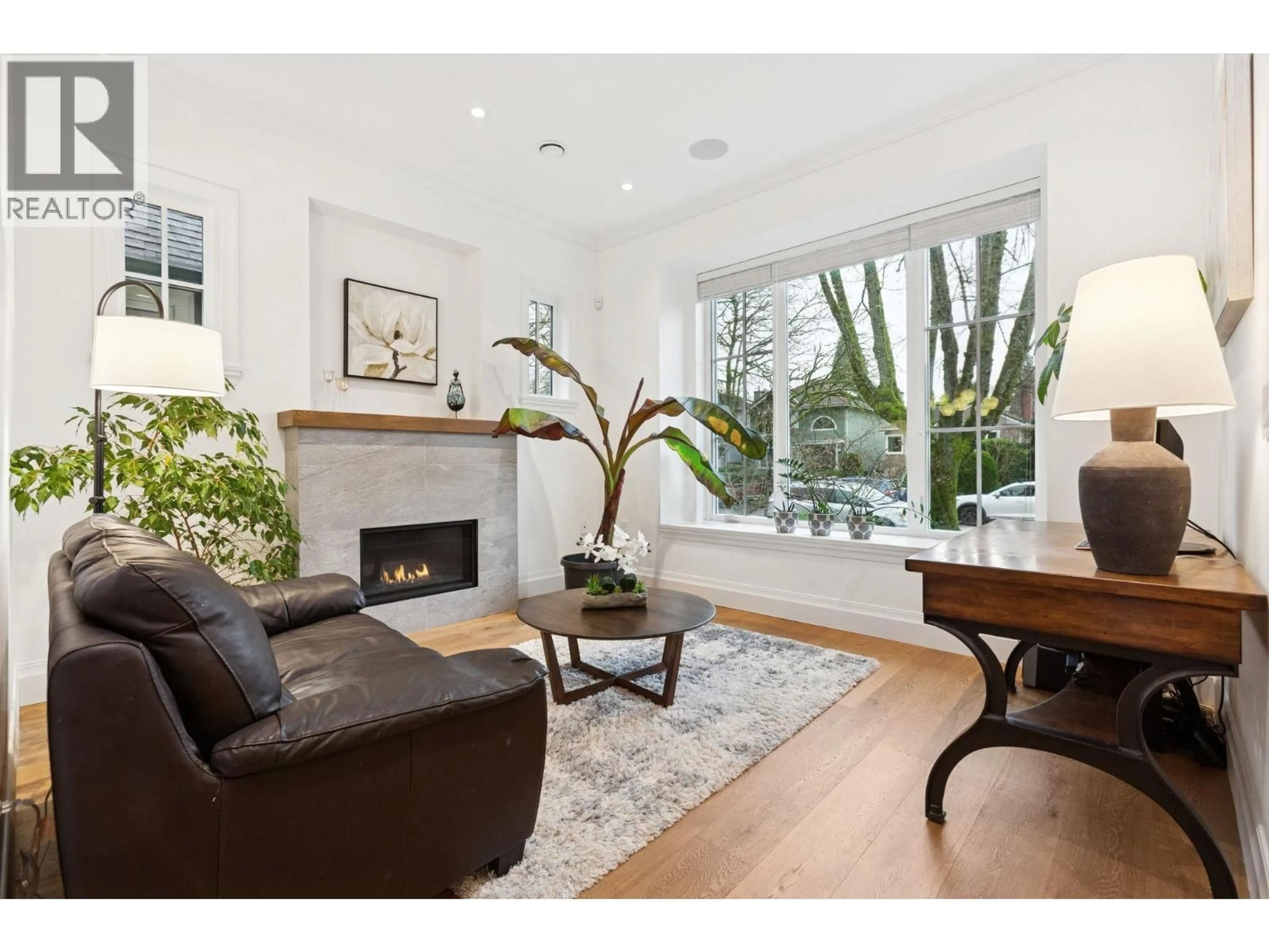 Living room with furniture, wood/laminate floor for 2975 15TH AVENUE, Vancouver British Columbia V6K3A2