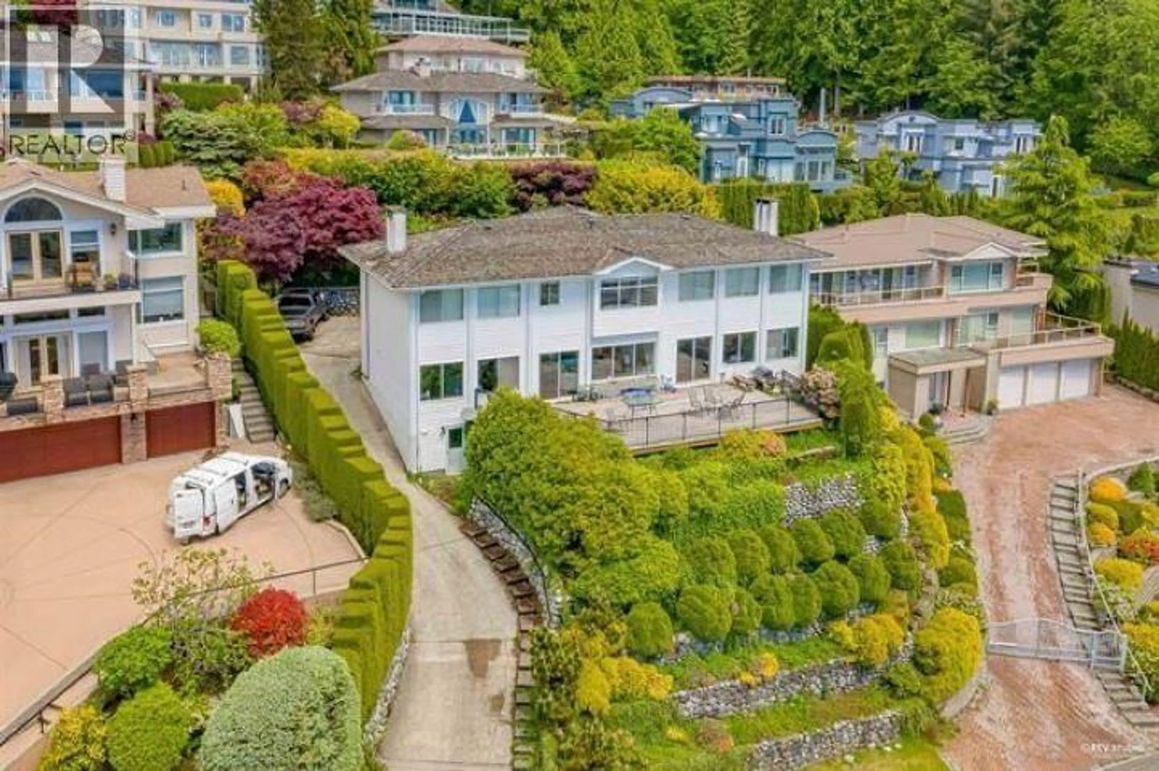 A pic from outside/outdoor area/front of a property/back of a property/a pic from drone, unknown for 2585 WESTHILL WAY, West Vancouver British Columbia V7S3E4