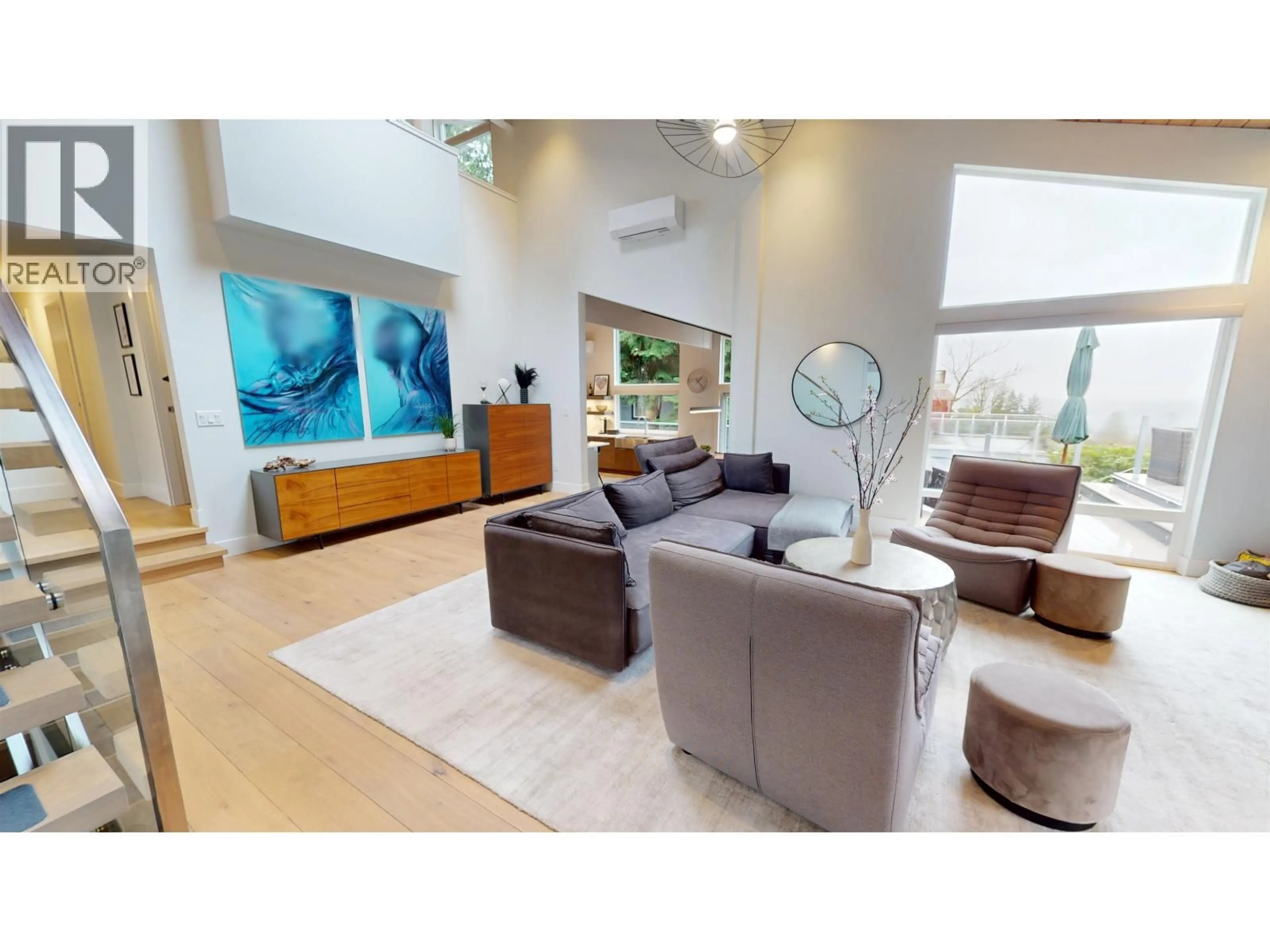 Living room with furniture, unknown for 4062 NORWOOD AVENUE, North Vancouver British Columbia V7N3R3