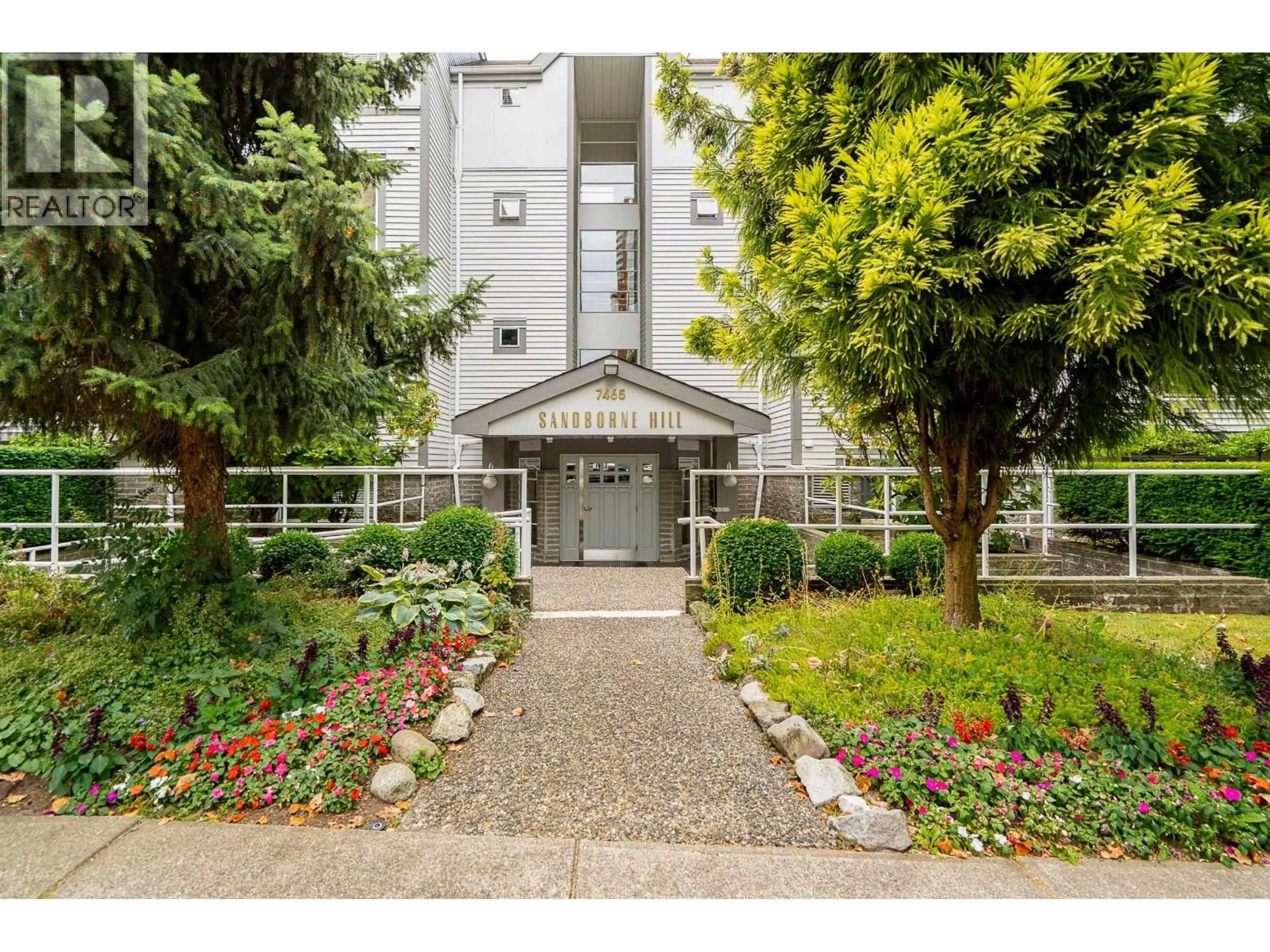Indoor foyer for 301 - 7465 SANDBORNE AVENUE, Burnaby British Columbia V3N4W7