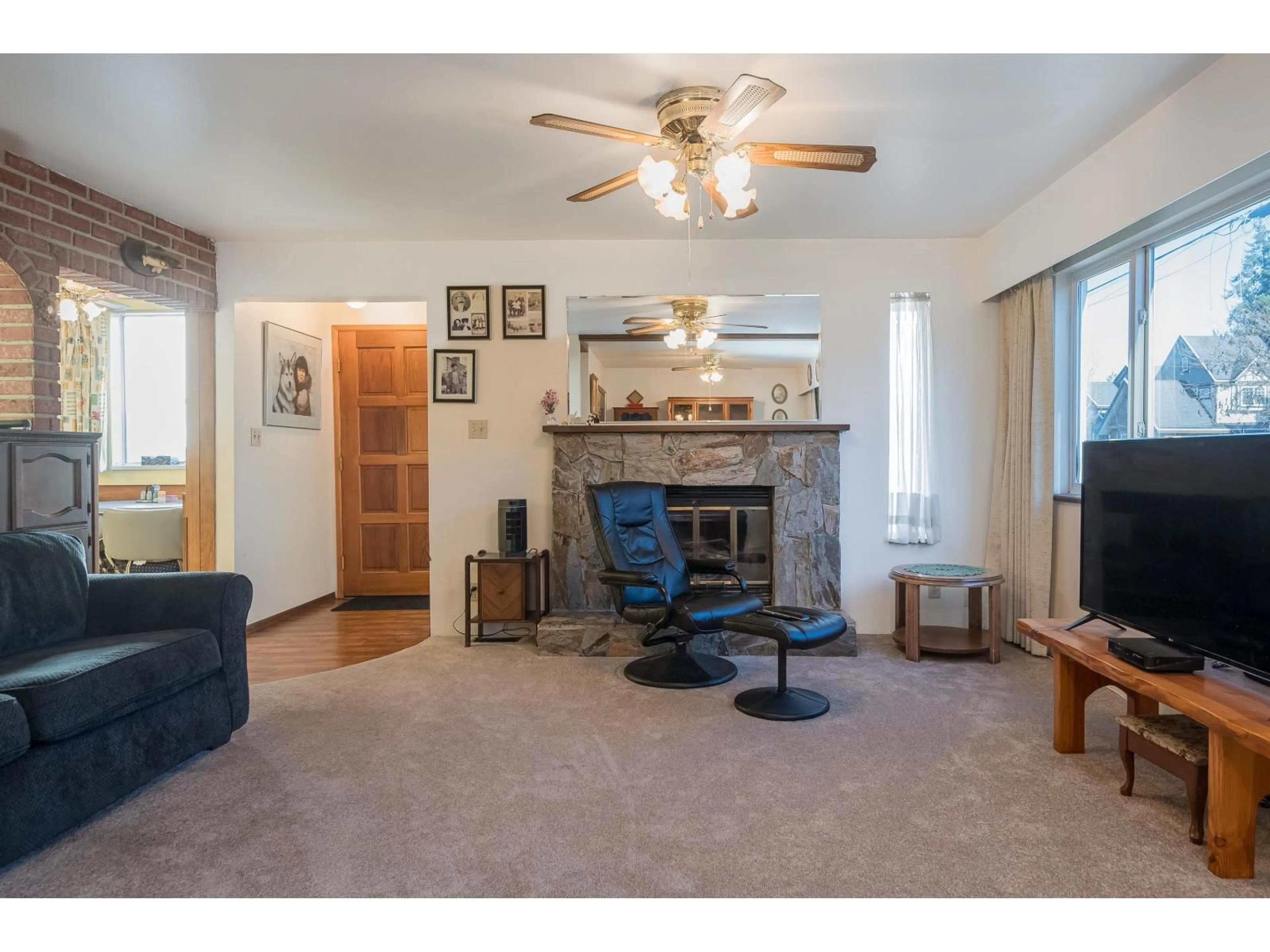 Living room with furniture, unknown for 10843 130 STREET, Surrey British Columbia V3T3L9