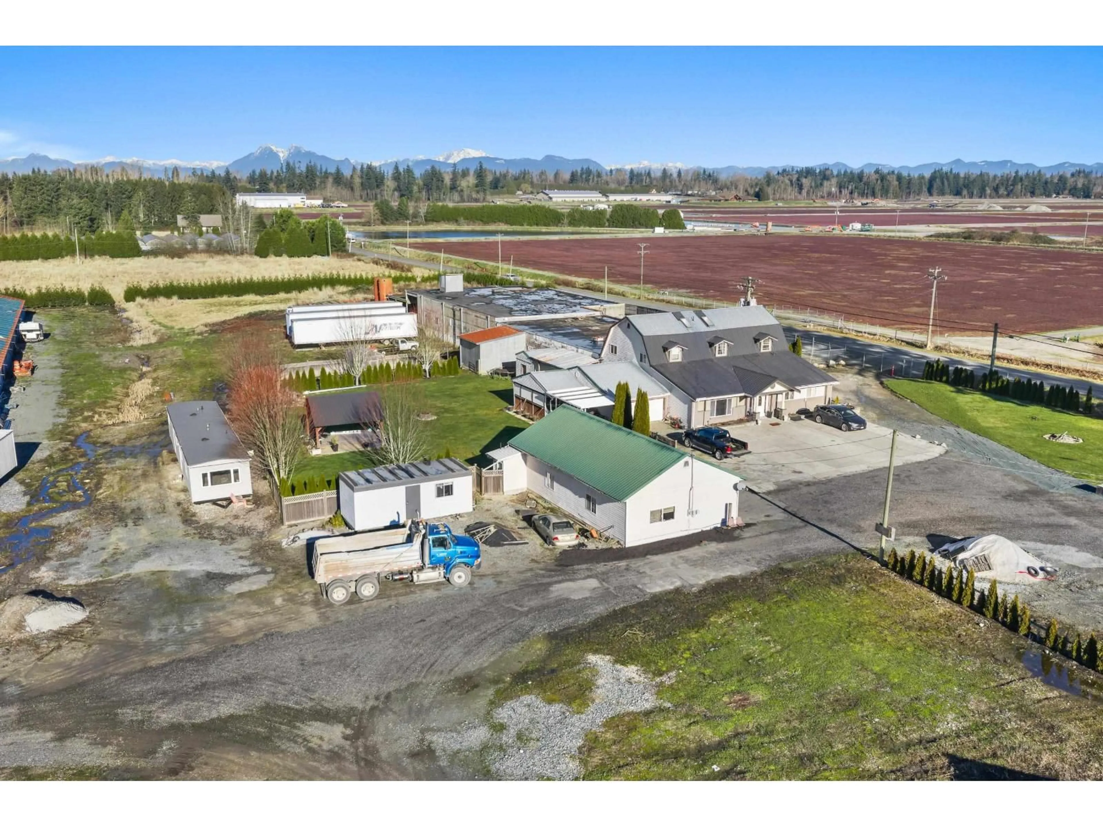 A pic from outside/outdoor area/front of a property/back of a property/a pic from drone, unknown for 1701 224 STREET, Langley British Columbia V2Z1L3